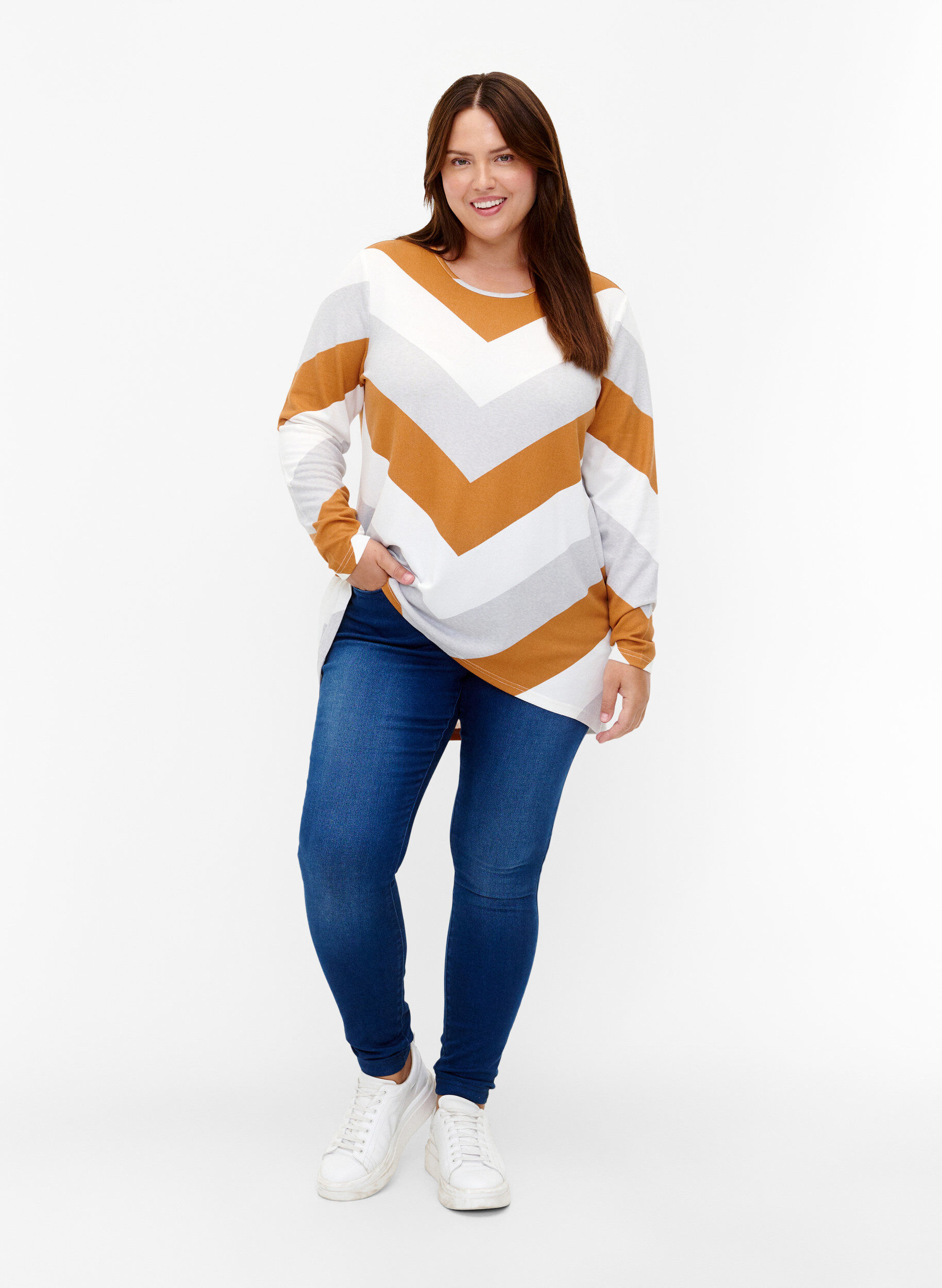Zizzi Wzorzysta bluzka z dlugim rekawem, Beige Zig Zag, Model image number 2