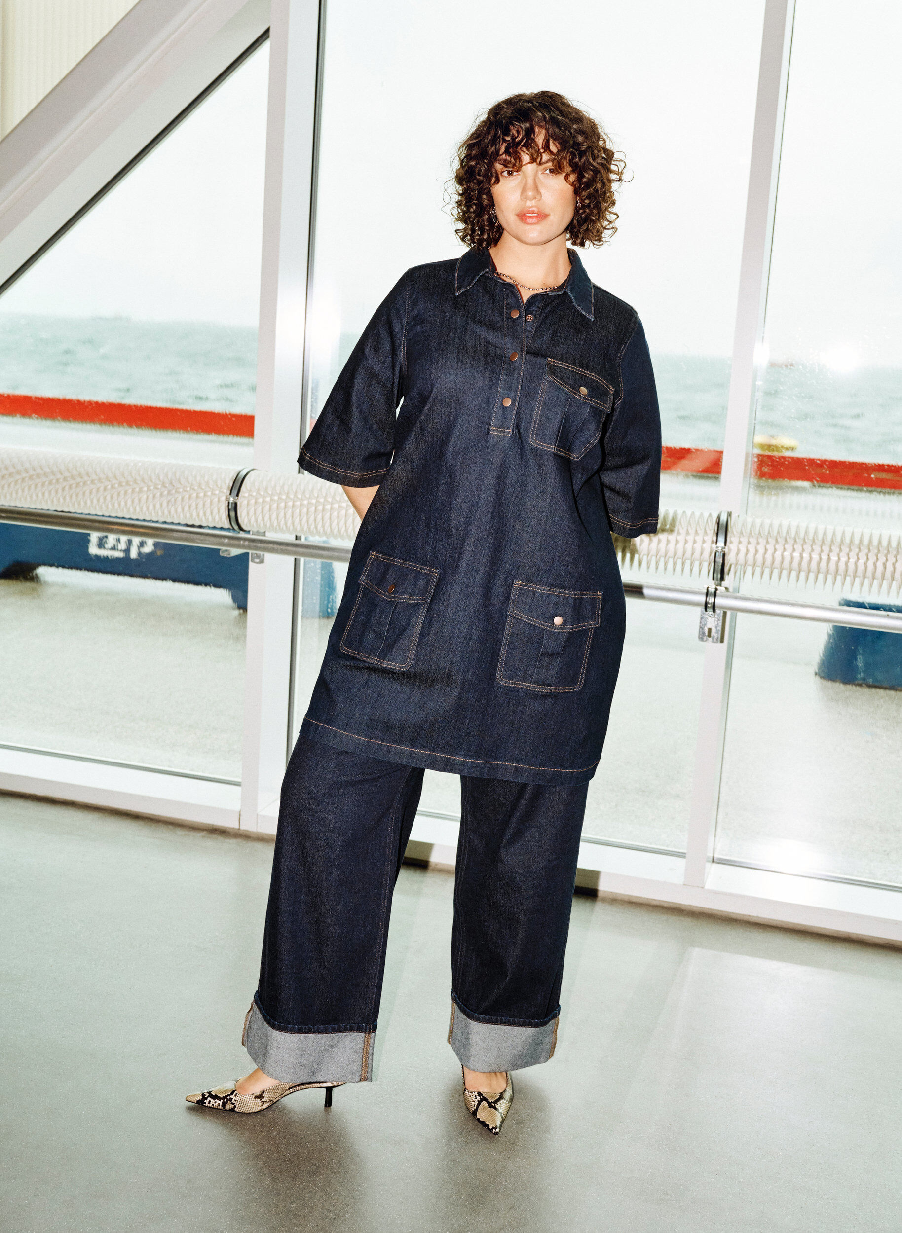 Zizzi Dzinsowa sukienka z duzymi kieszeniami i rekawami 3/4, Niebieskie, Image image number 0