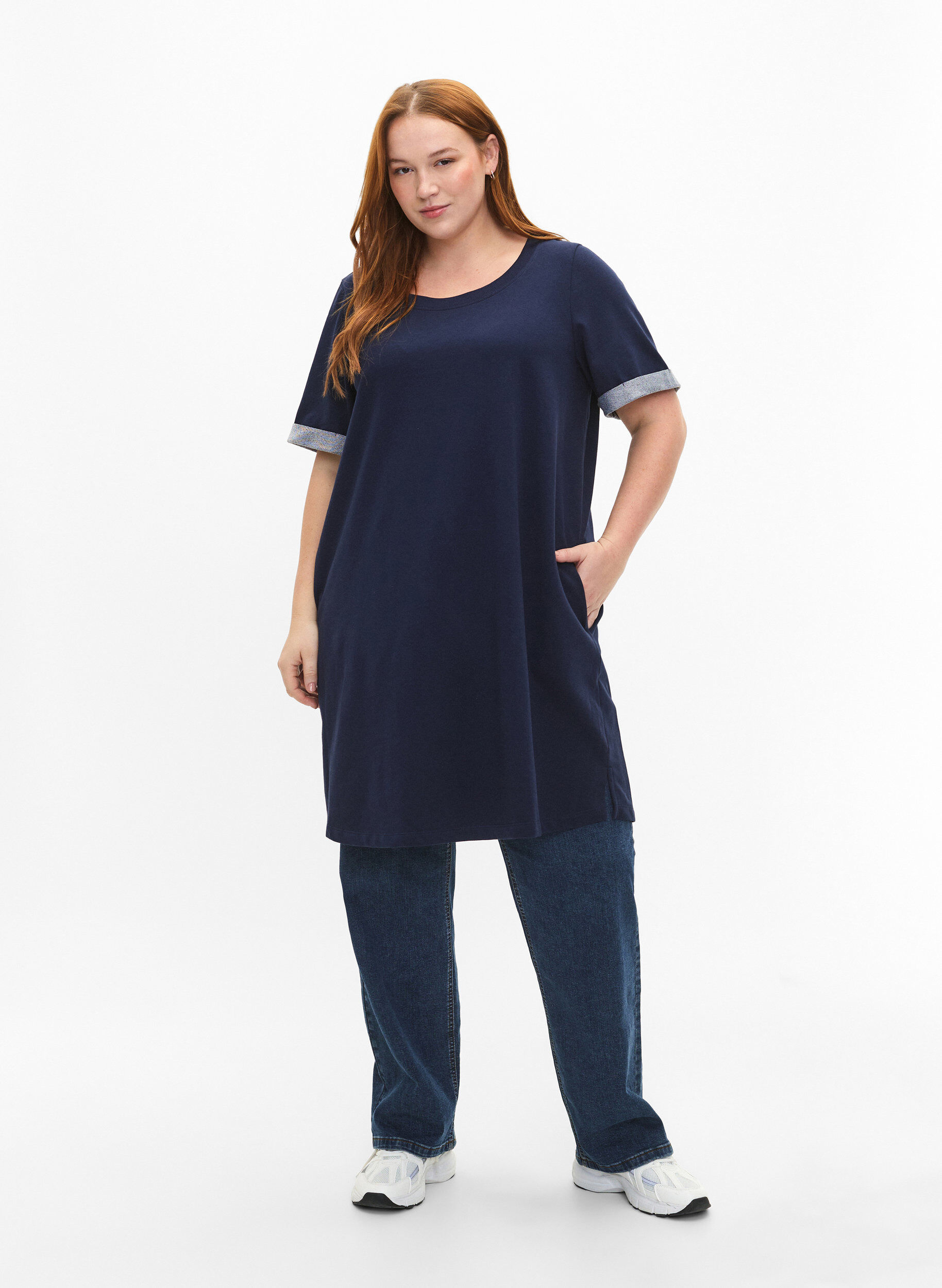 Zizzi  Sukienka dresowa z kr&oacute;tkimi rekawami i kieszeniami, Black Iris, Model image number 2