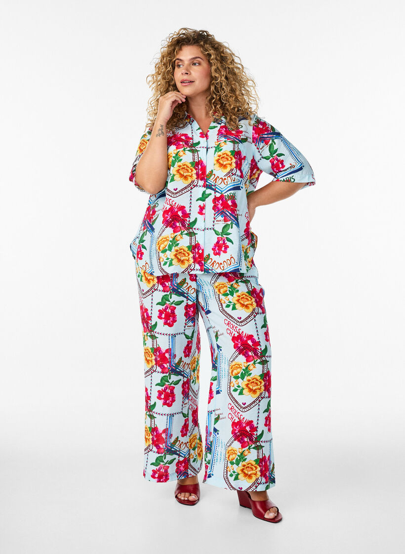 Spodnie proste z kolorowym nadrukiem, Niebieskie, Model image number 0