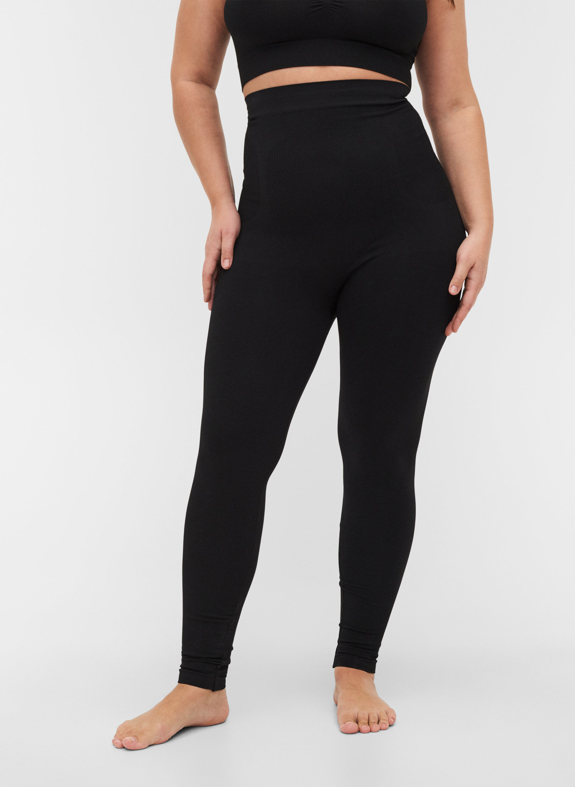 Zizzi Legginsy modelujace z wysokim stanem, Black, Model image number 3