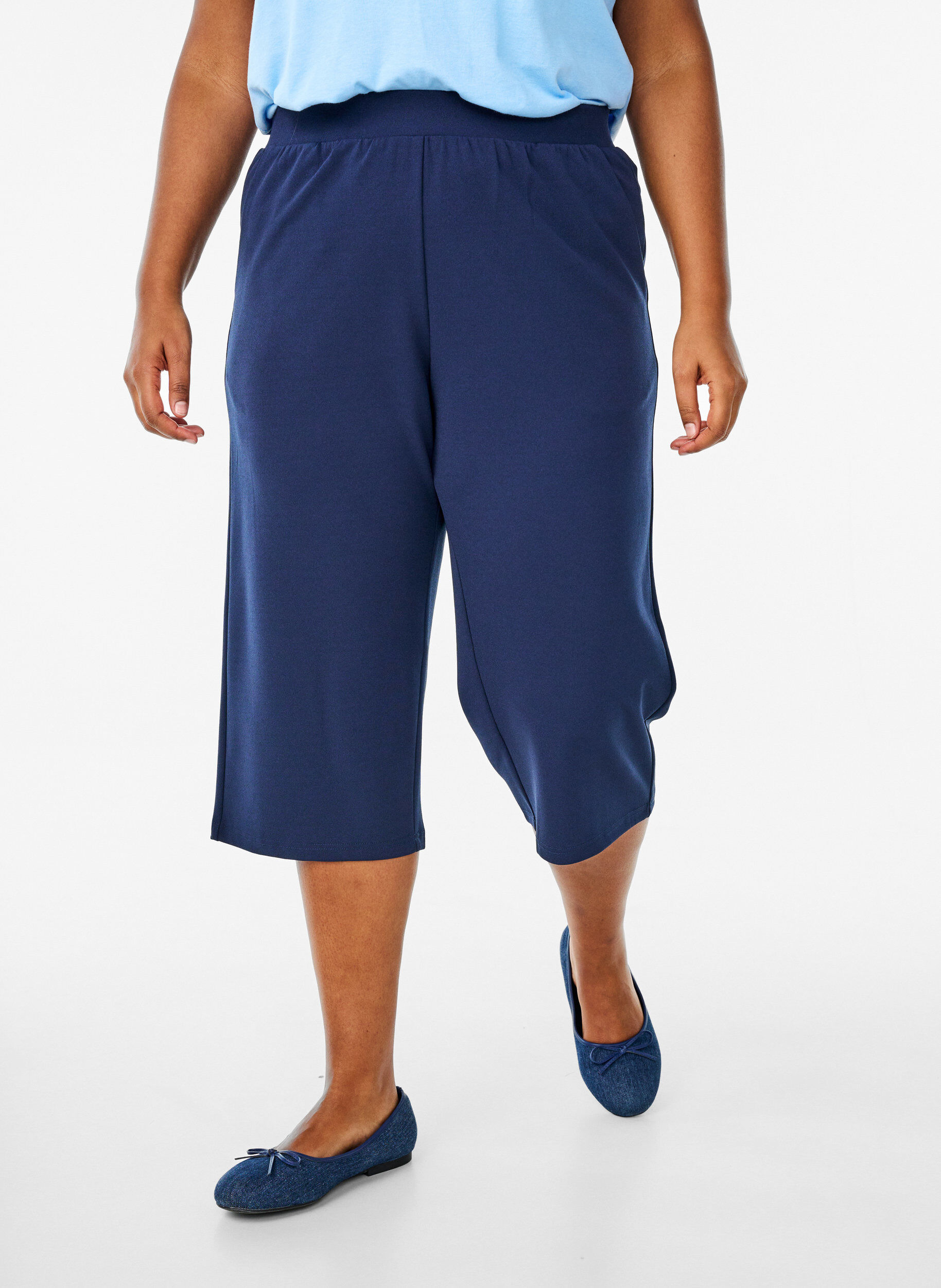 Zizzi FLASH - Spodnie 3/4 o luznym kroju z wysokim stanem, Niebieskie, Model image number 2