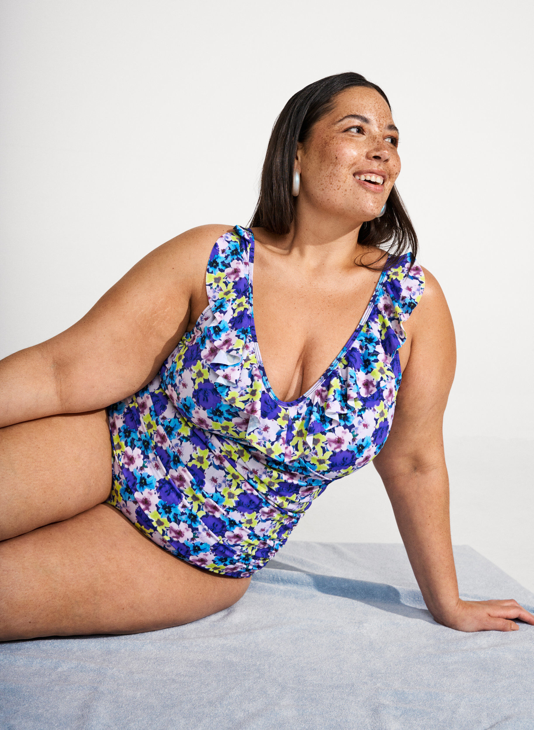 Zizzi Kwiatowy str&oacute;j kapielowy z falbankami i wyjmowanymi wkladkami, Fioletowy, Image image number 0