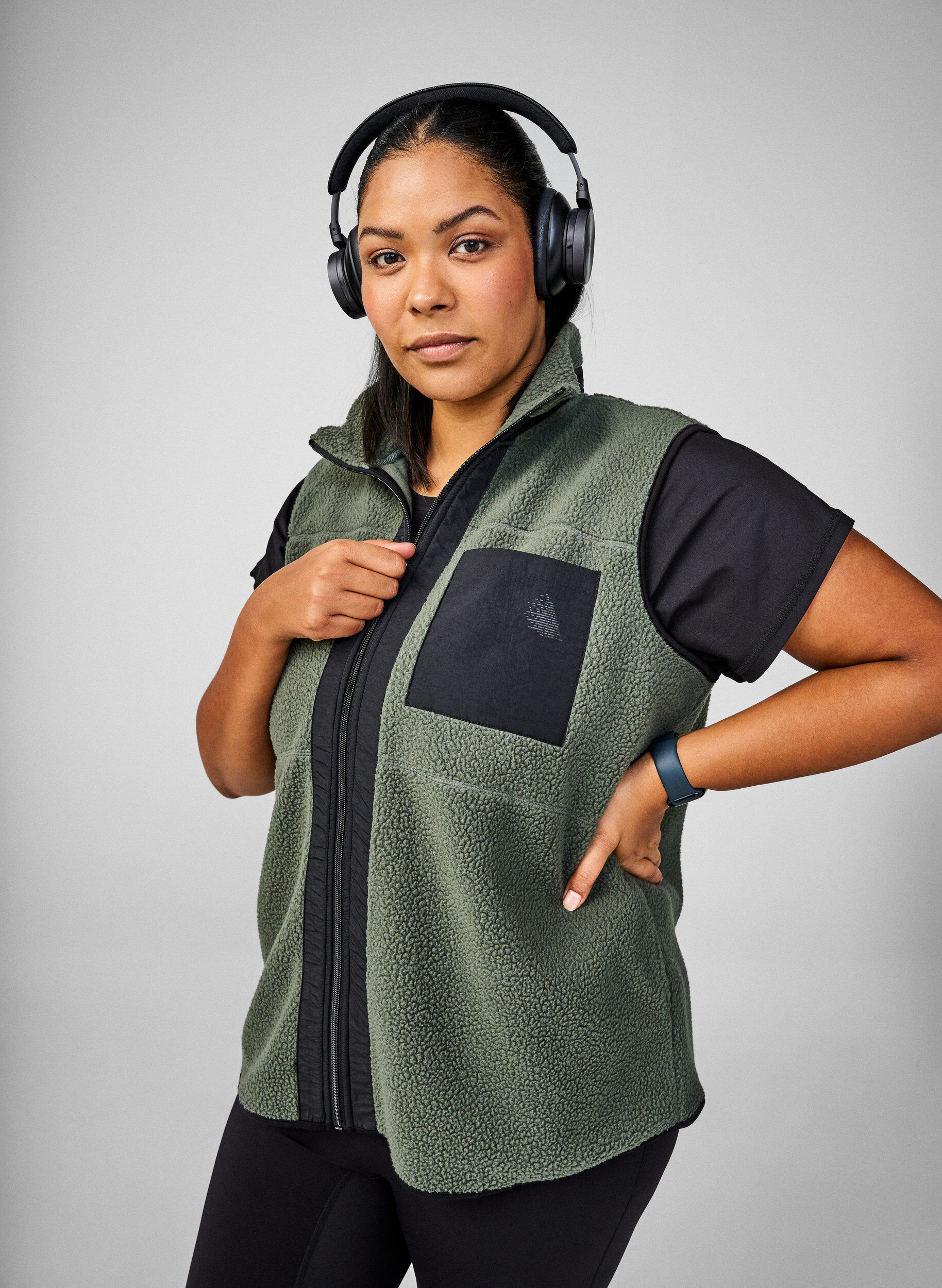 Zizzi Sportowa pluszowa kamizelka z kieszeniami, Thyme, Image image number 0