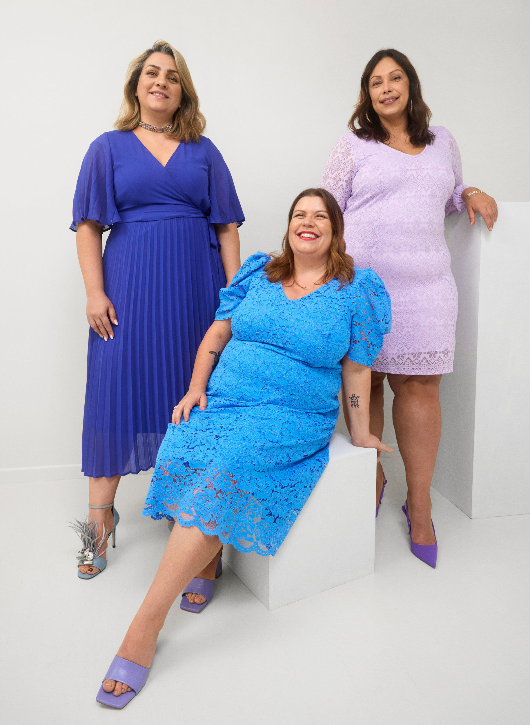 Zizzi Lace dress with v neck and long sleeves, Pastel Lilac, Image image number 0