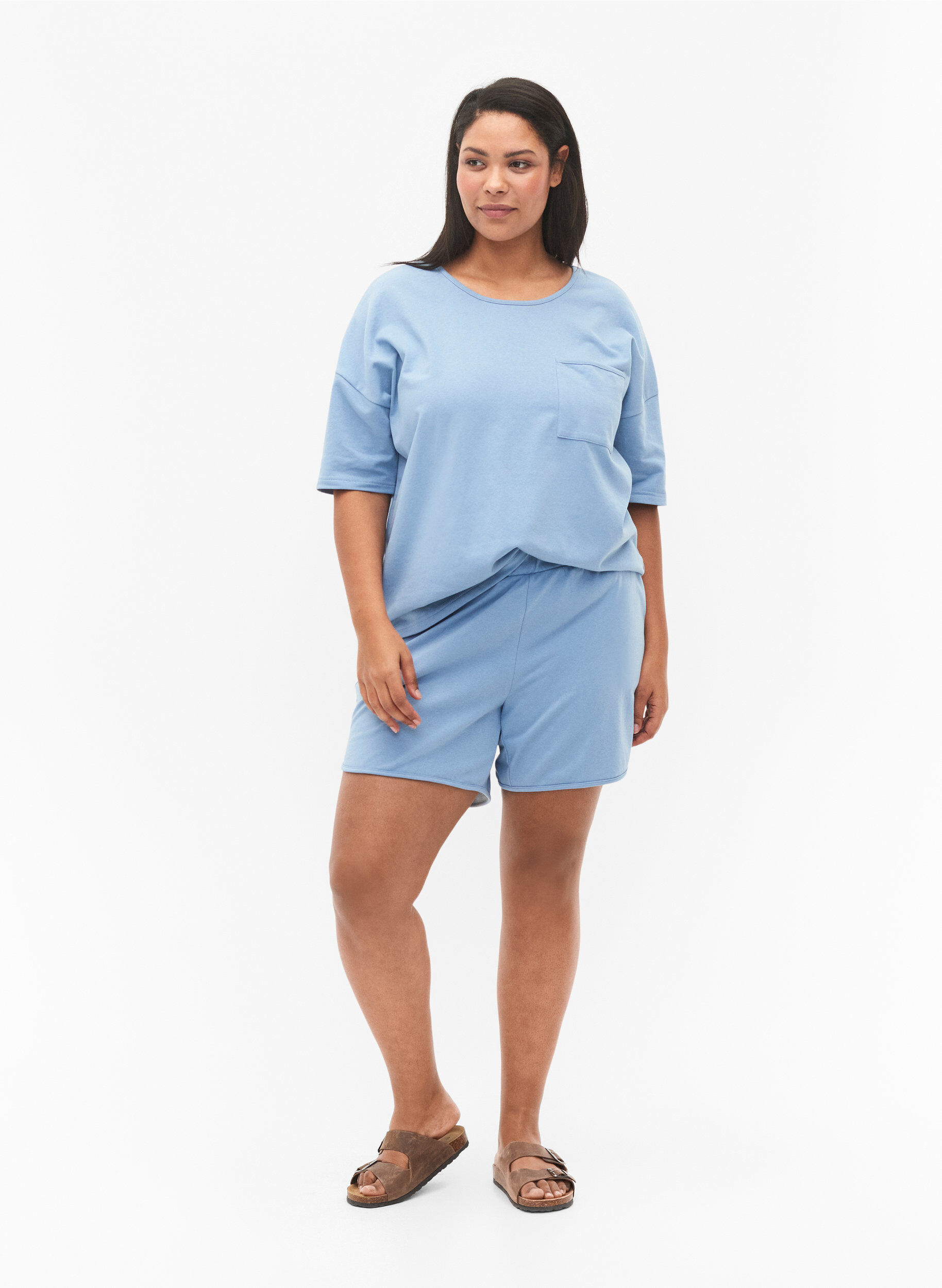 Zizzi Proste szorty treningowe z kieszeniami, Faded Denim, Model image number 3