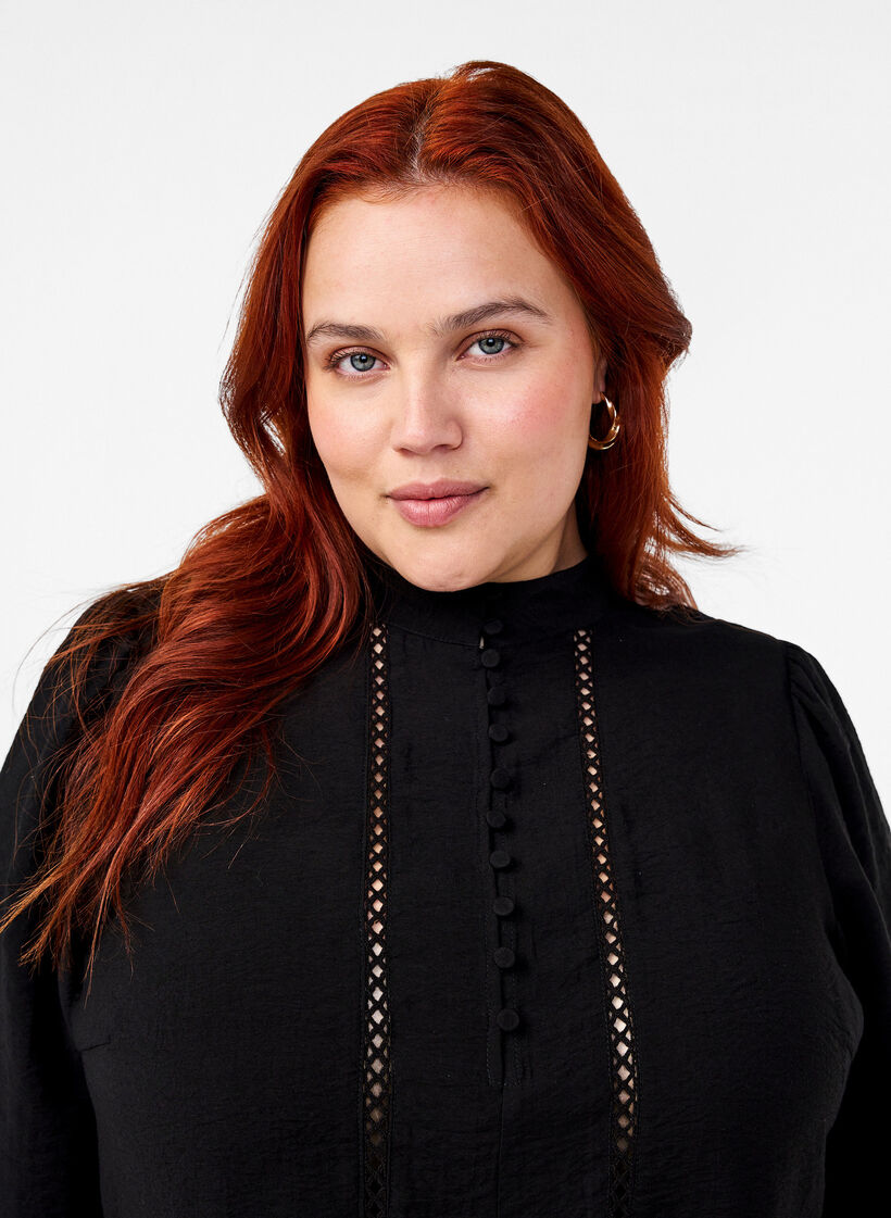 Siegajaca do kolan sukienka z haftem i rekawami 3/4, Black, Model image number 2