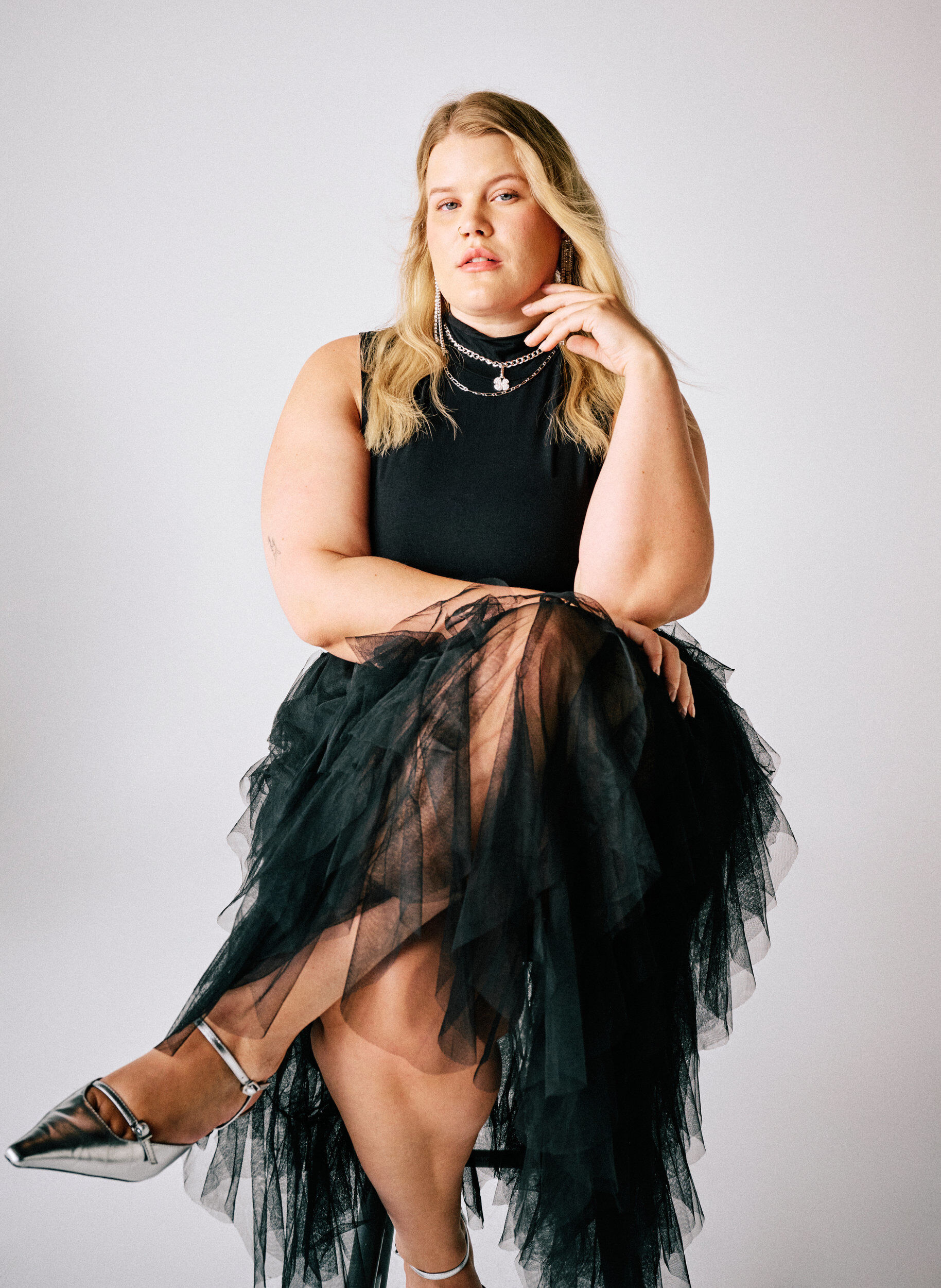 Zizzi Sp&oacute;dniczka midi z tiulu z gumka w talii, Czarne, Image image number 0