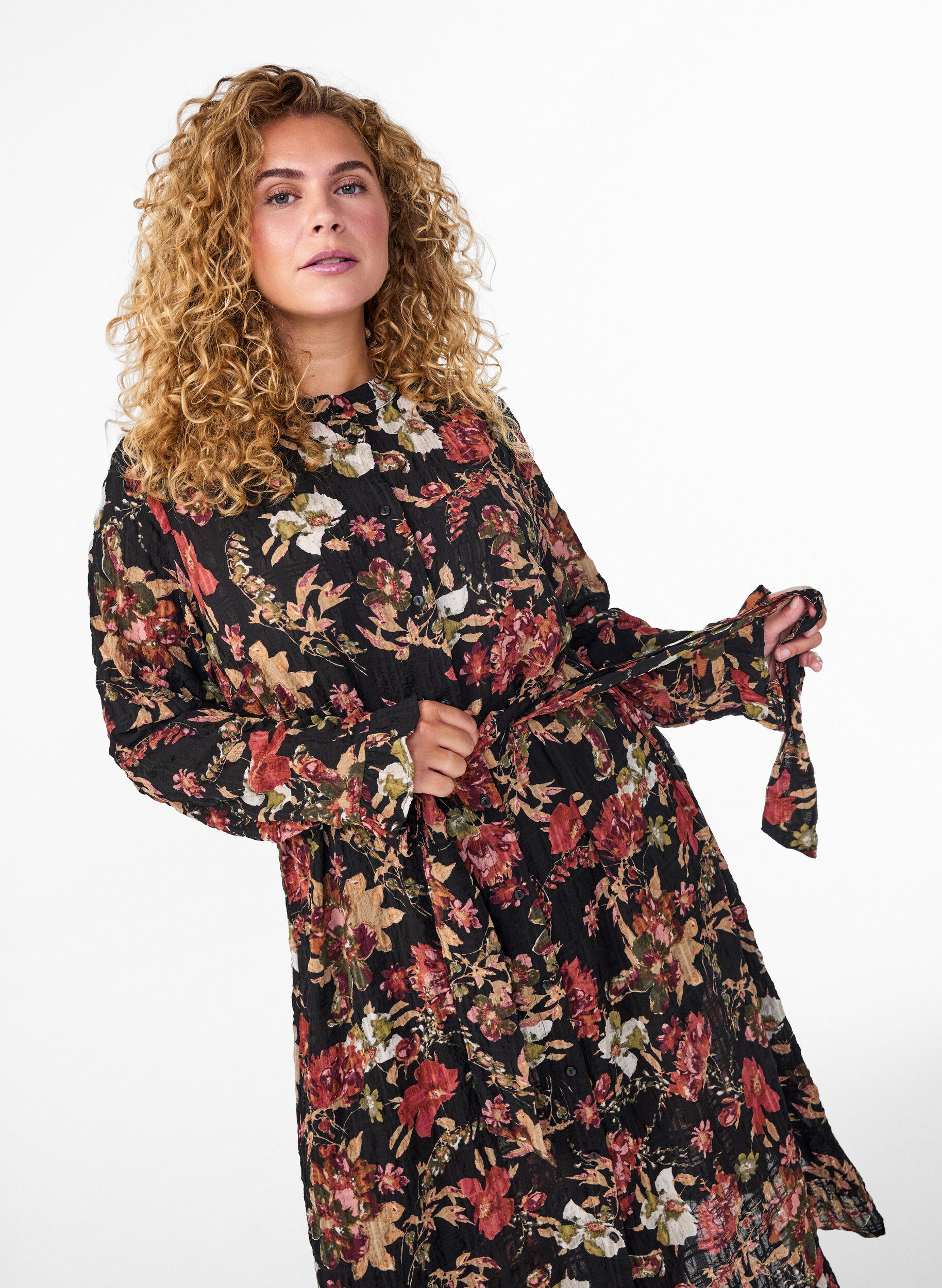 ZizziSukienka midi z nadrukiem kwiatowym i odpinanym paskiem, Czarne, Model image number 2