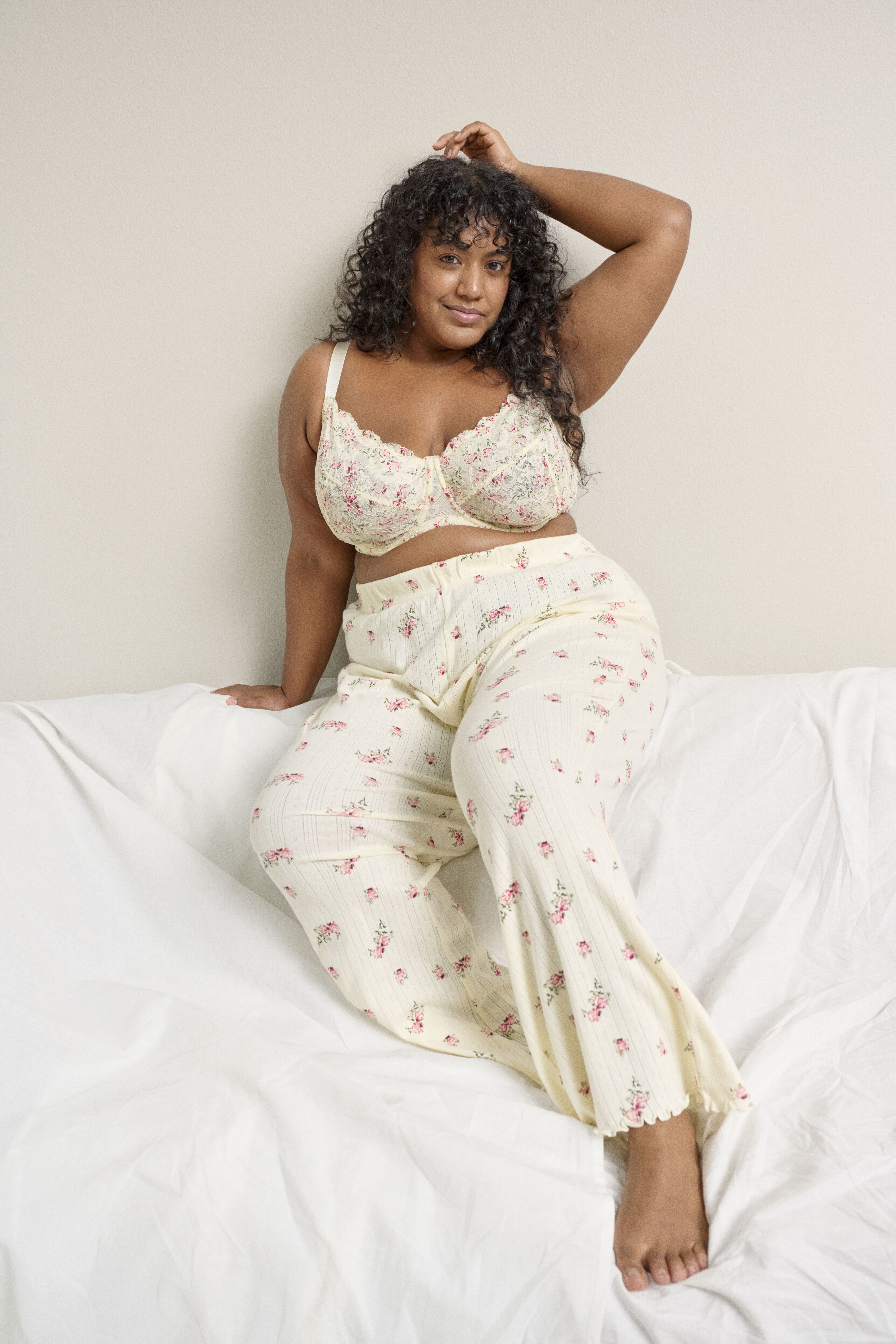 Zizzi Koronki i kwiaty, , Model