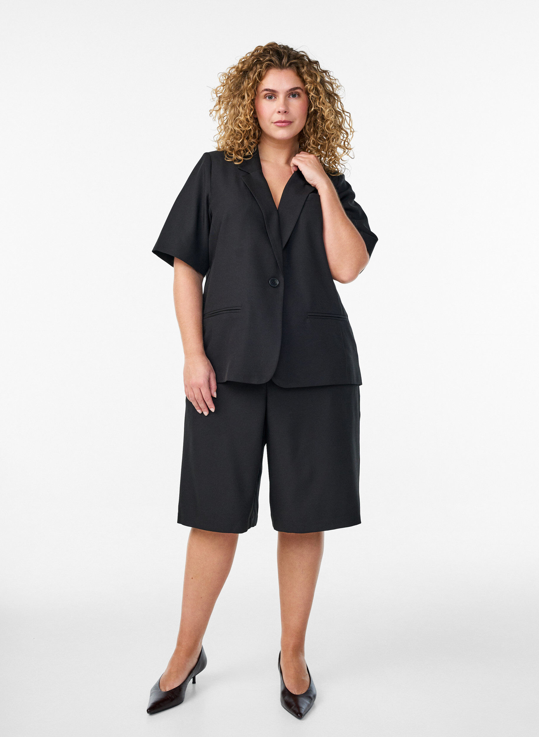 ZizziBlekitny marynarka z kr&oacute;tkim rekawem i klapami, Czarne, Model image number 1