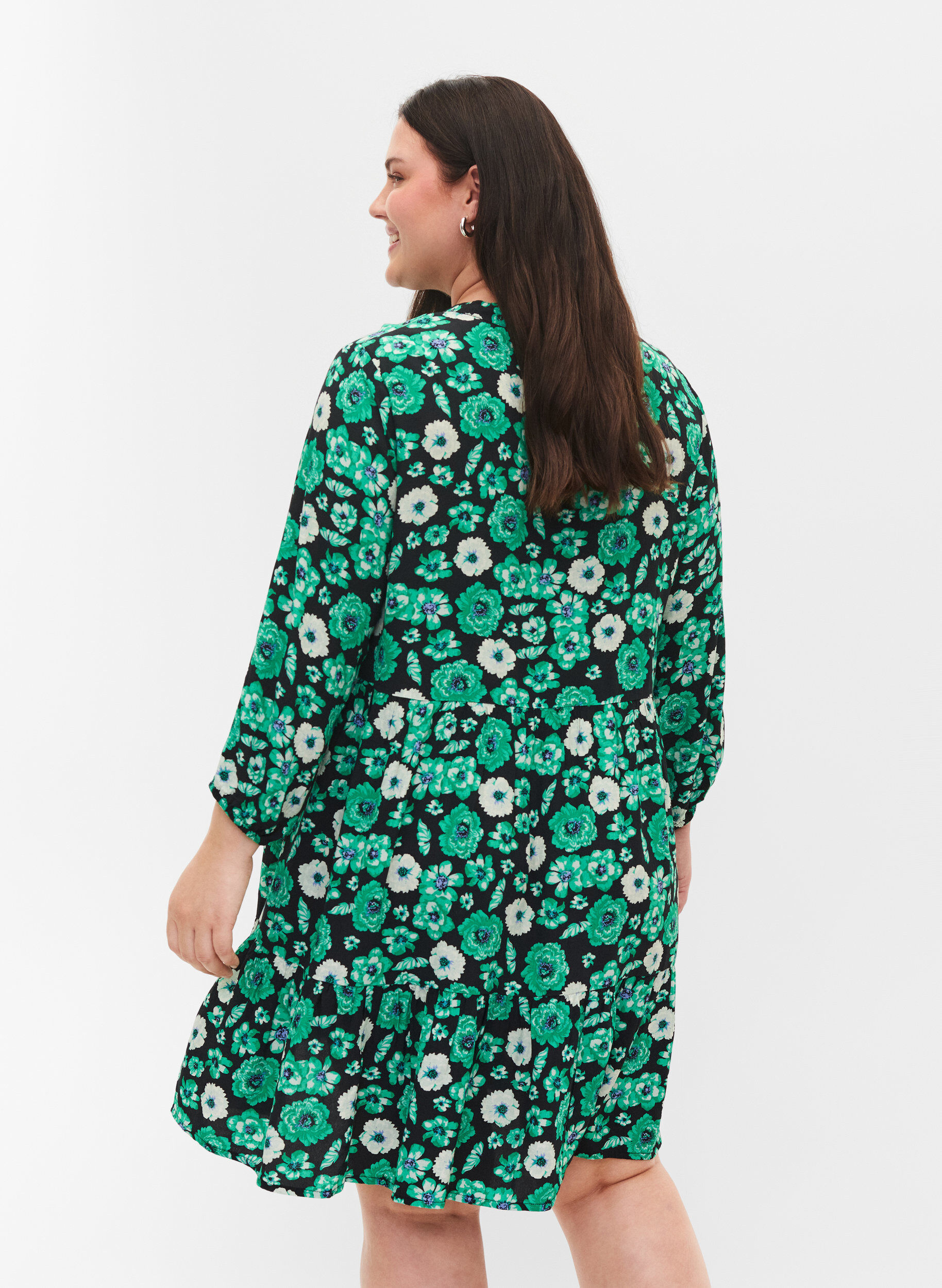 Zizzi 	 Floral tunic in viscose, Green Flower AOP, Model image number 1
