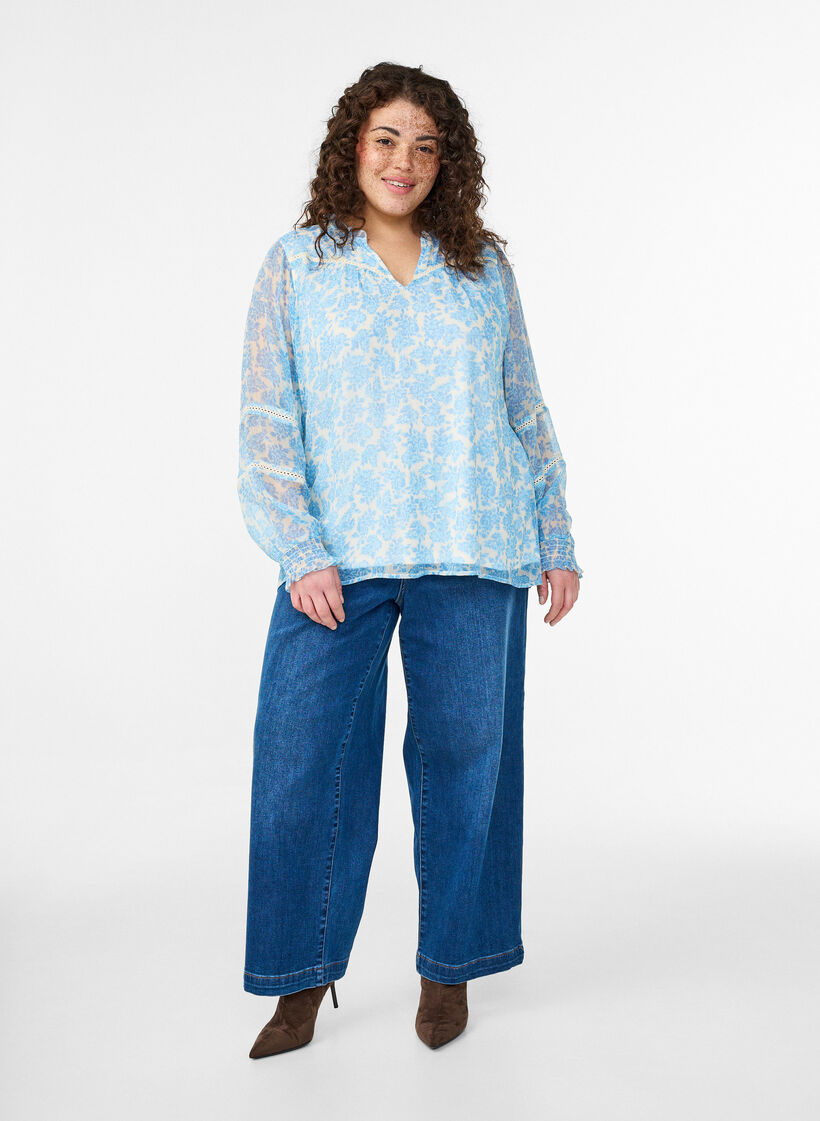 Bluzka z szyfonu z kwiatowym nadrukiem i koronkowym wykonczeniem, Niebieskie, Model image number 1