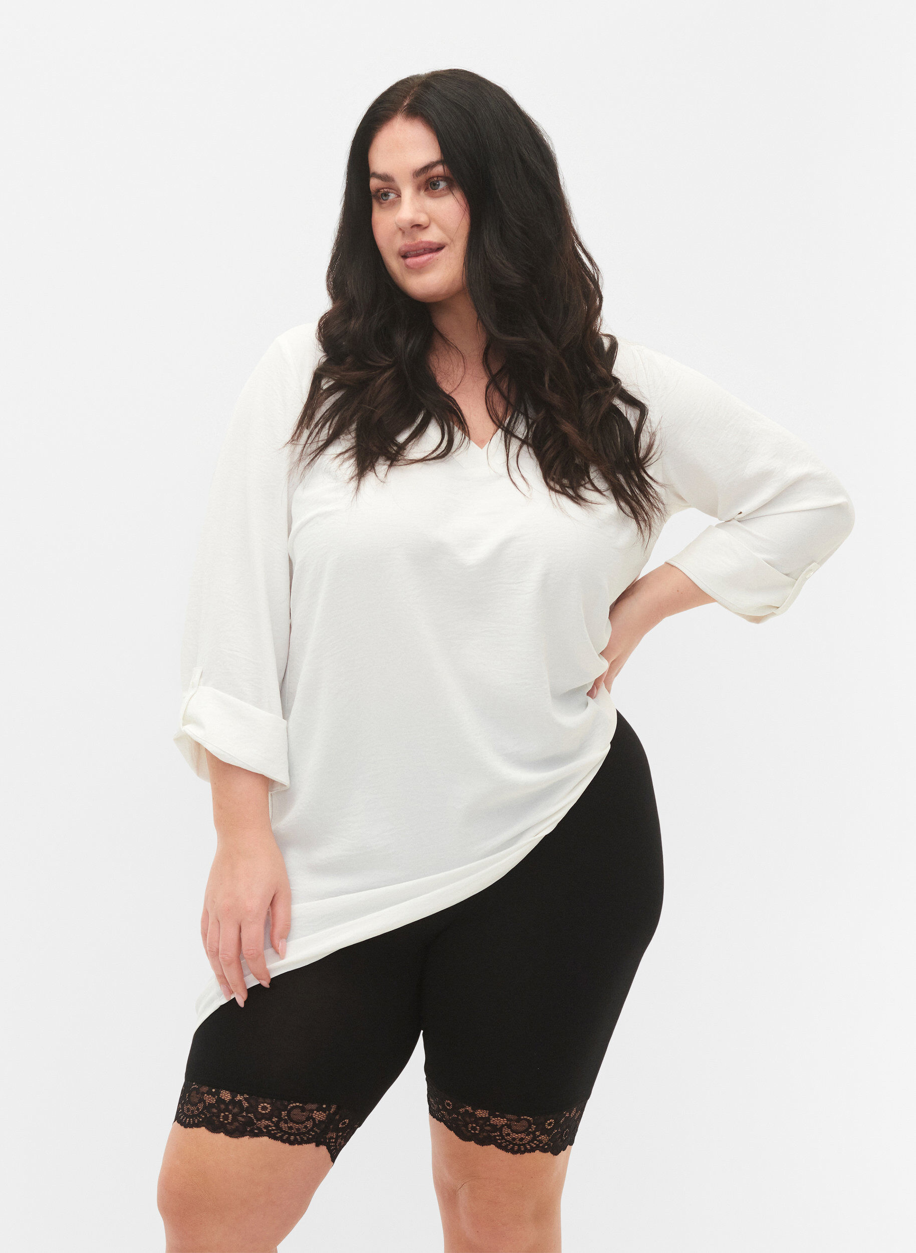 Zizzi Szorty rowerowe z koronkowym wykonczeniem, Czarne, Model image number 3