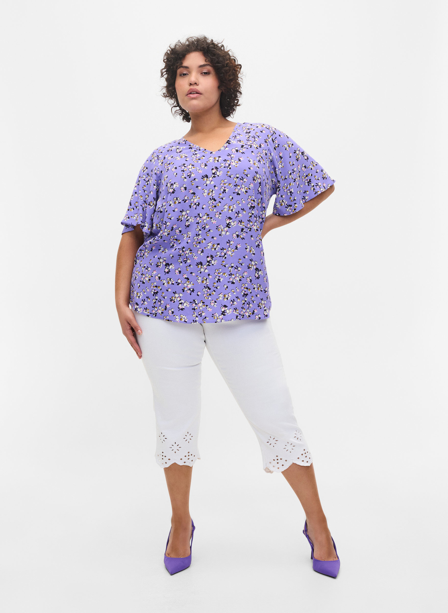 Zizzi Floral viscose blouse with snow detail, Lilac Flower Print, Model image number 3