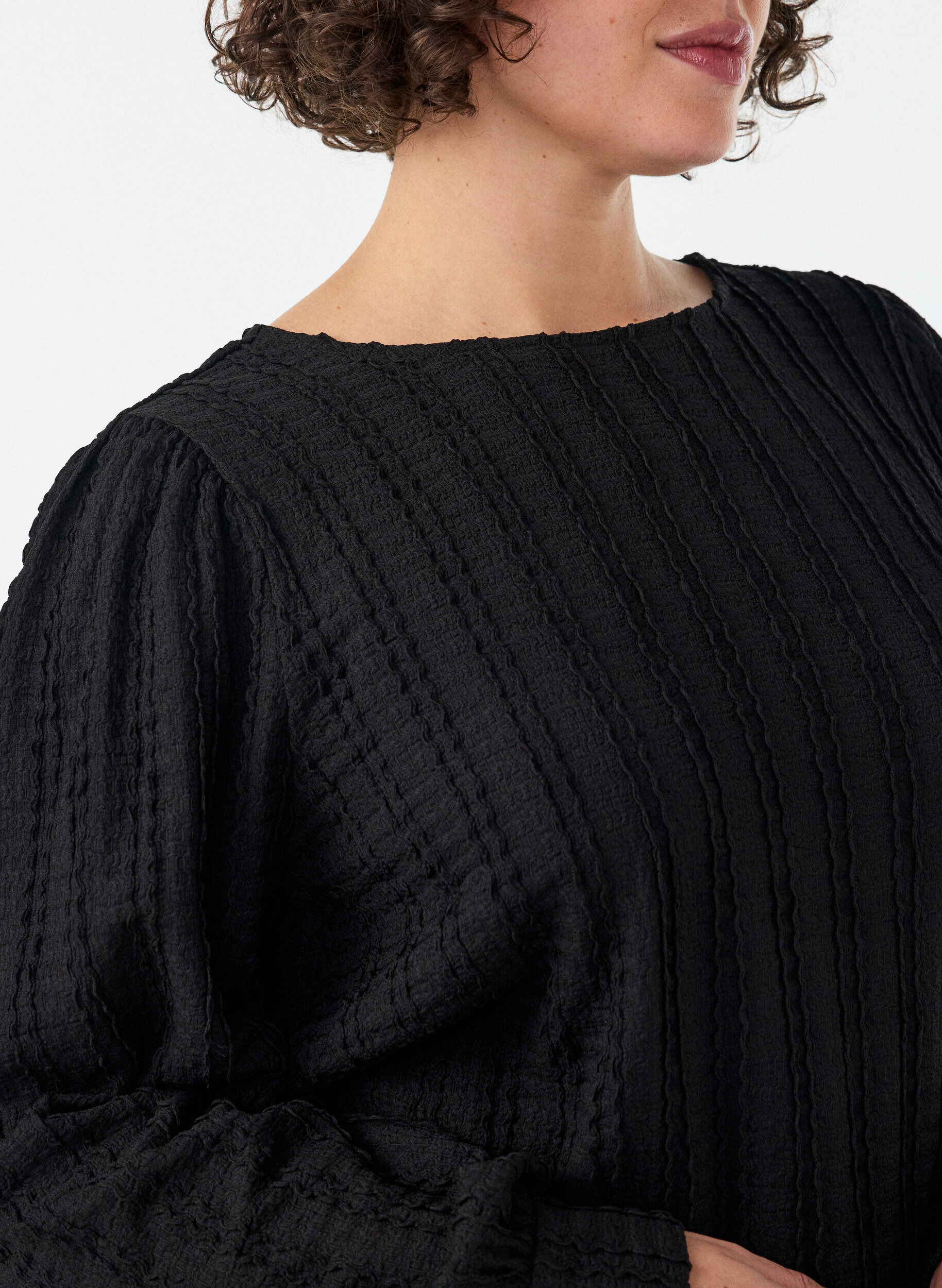 ZizziBluzka z fakturowanego jerseyu o fasonie balonowym, Czarne, Model image number 3