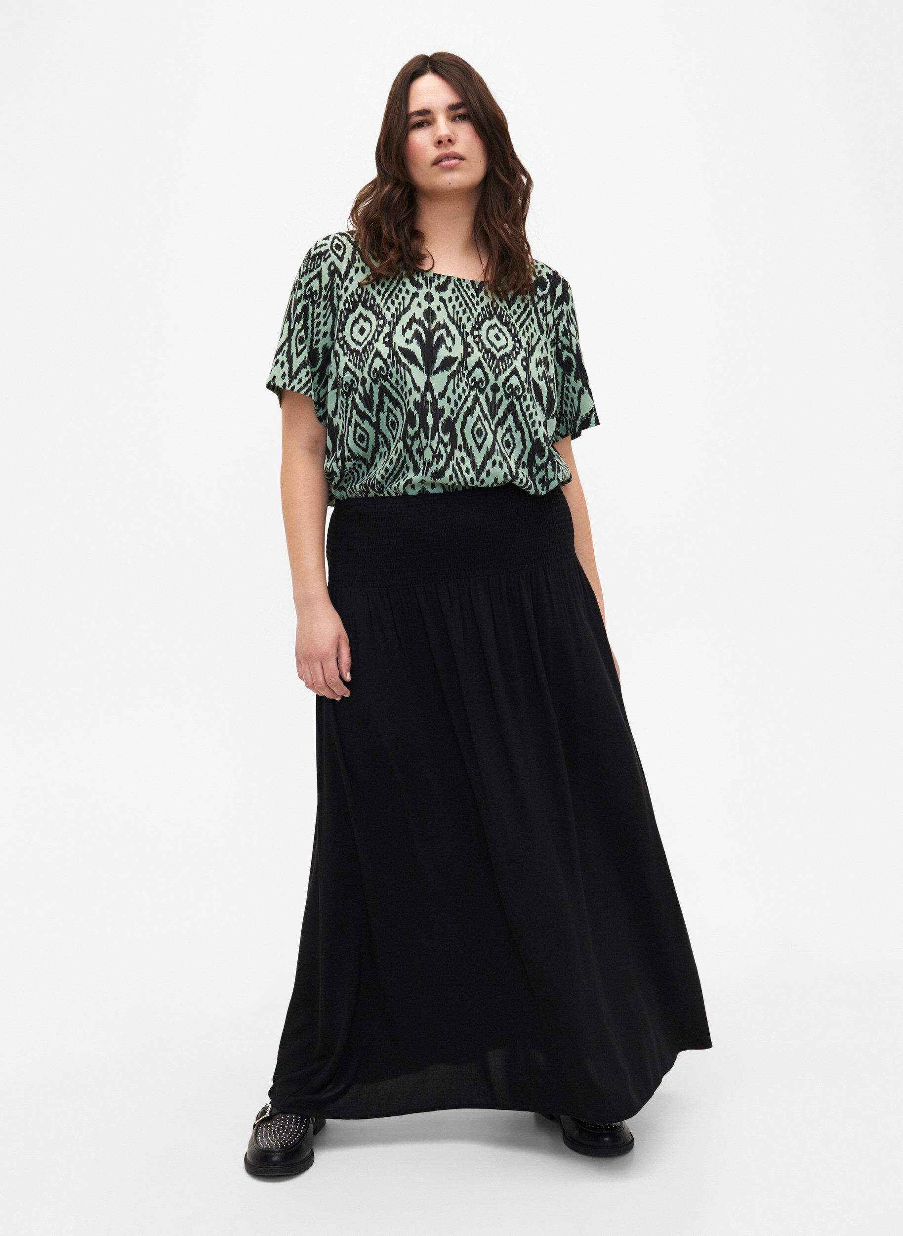 ZizziSp&oacute;dnica maxi z wiskozy z marszczeniem, Czarne, Model image number 1