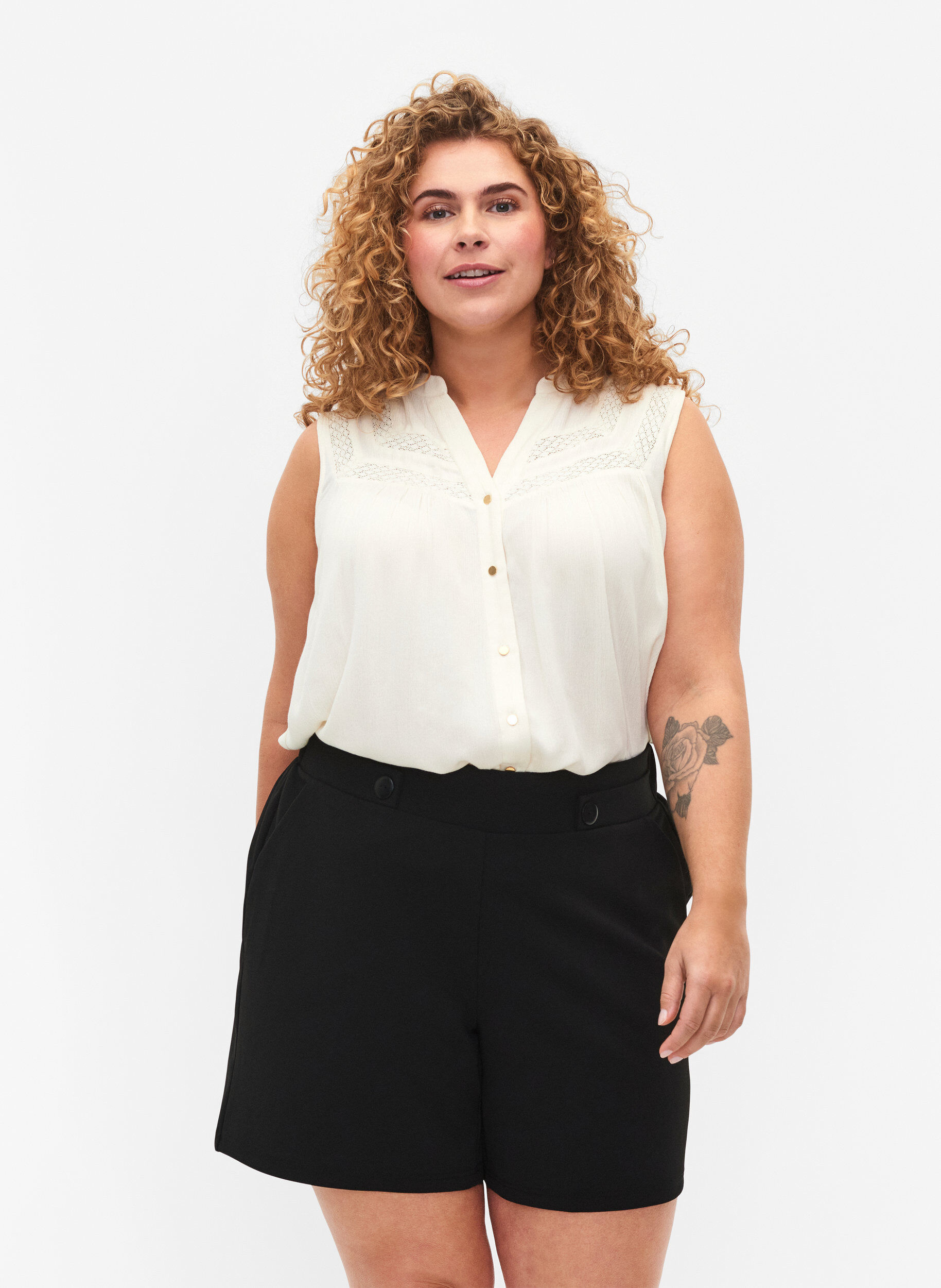 Szorty z kieszeniami i luznym krojem, Czarne, Model