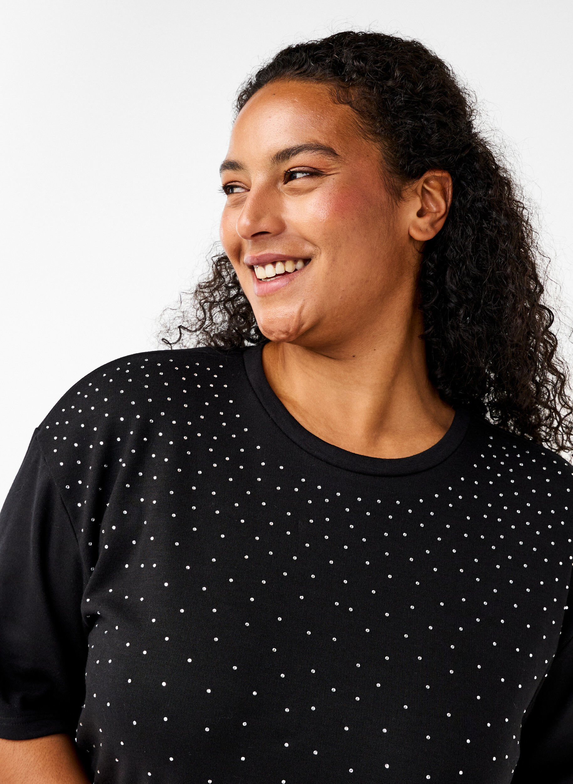 Zizzi T-shirt z dzetami i okraglym dekoltem, Czarne, Model image number 3