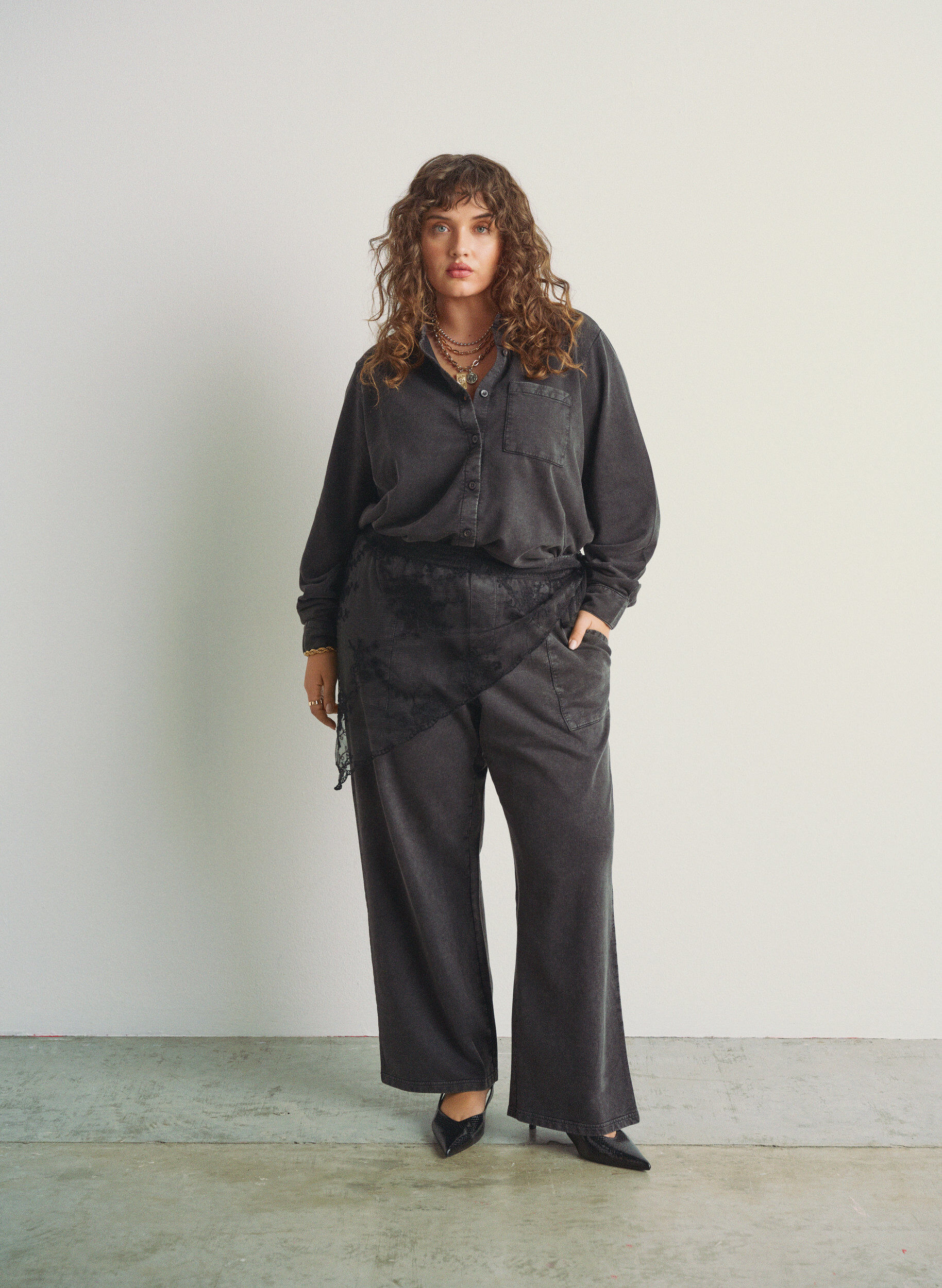 Zizzi Spodnie dresowe o szerokich nogawkach z efektem prania, Ciemnoszary, Image image number 0