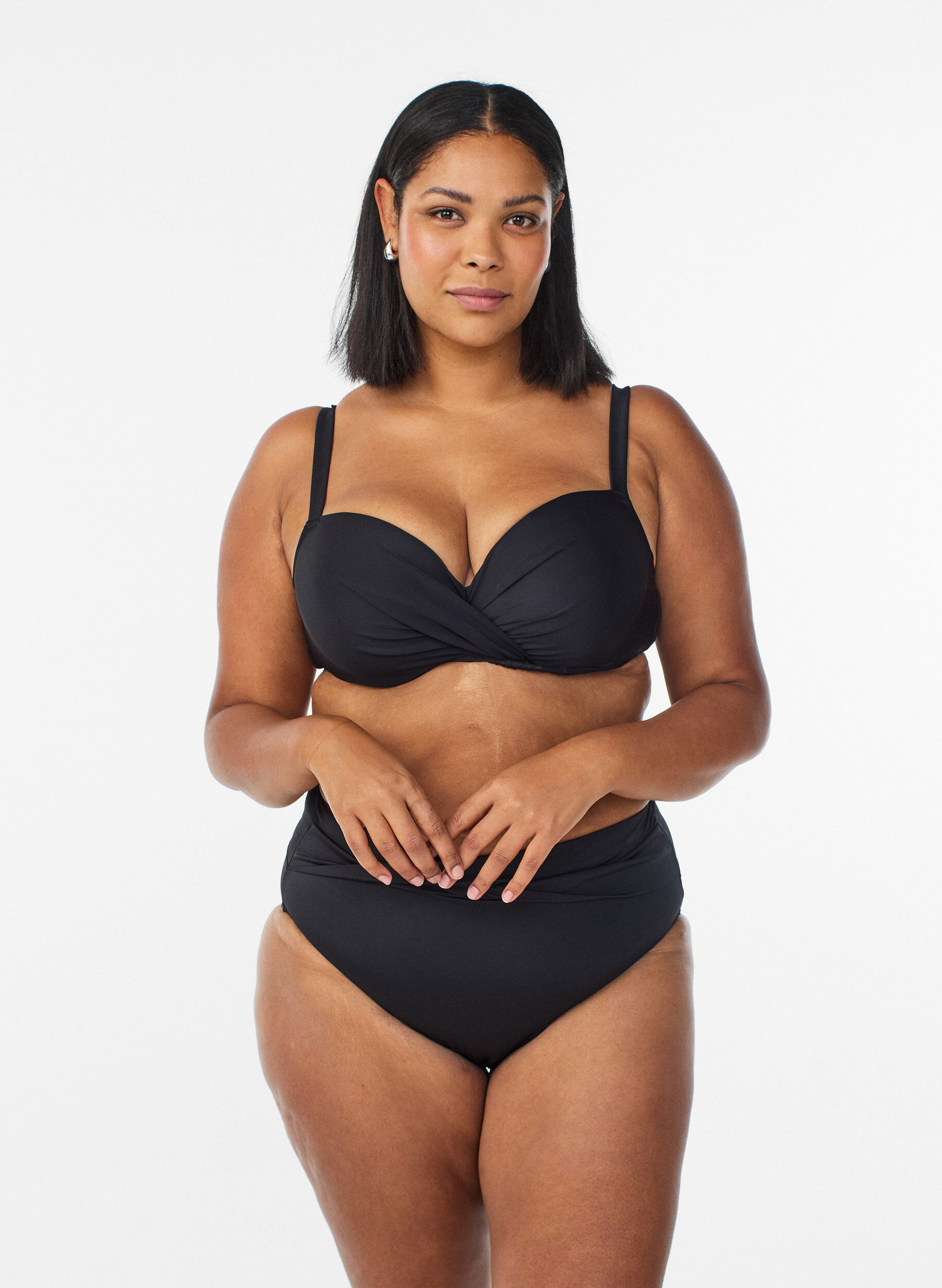 ZizziG&oacute;ra od bikini z fiszbinami i drapowaniem, Czarne, Model image number 1
