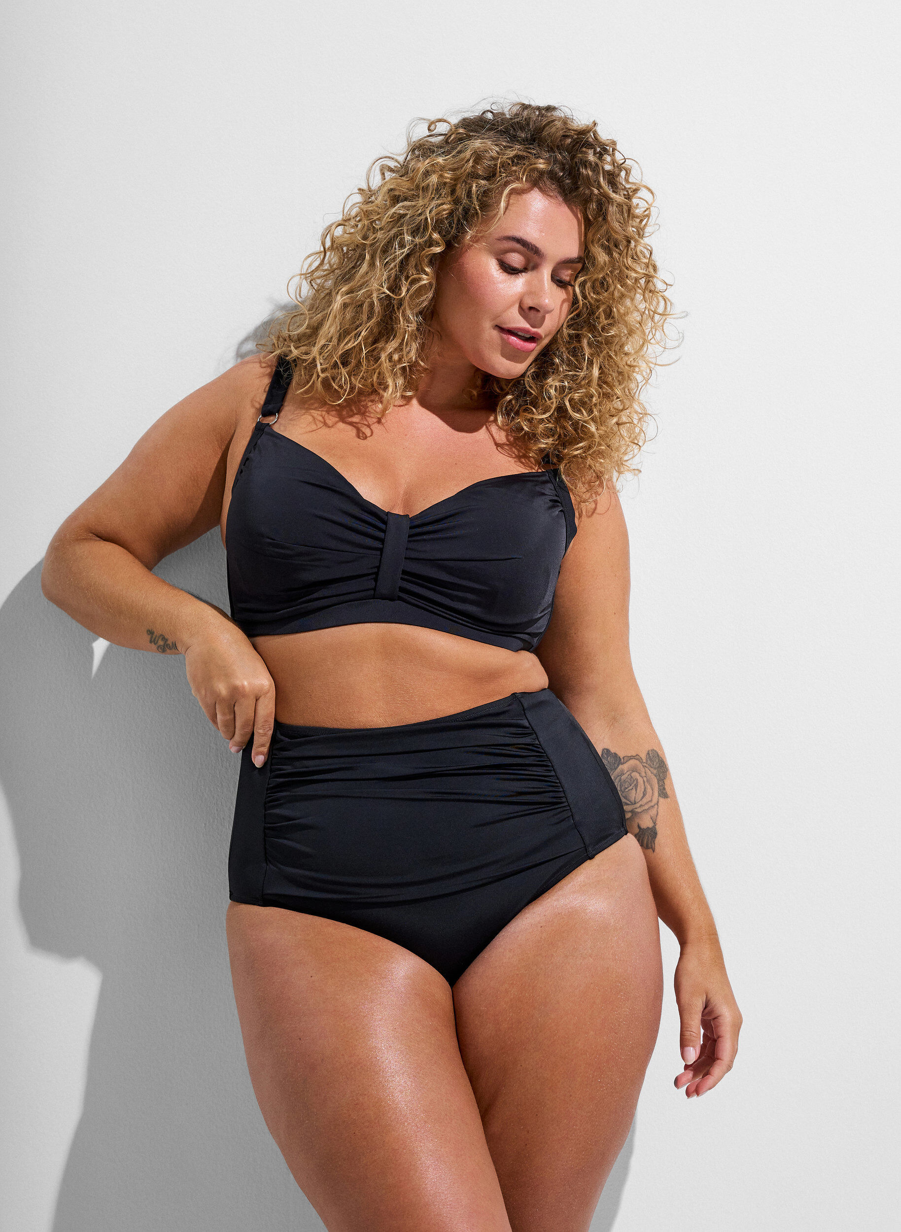 D&oacute;l bikini z wysokim stanem, Czarne, Model