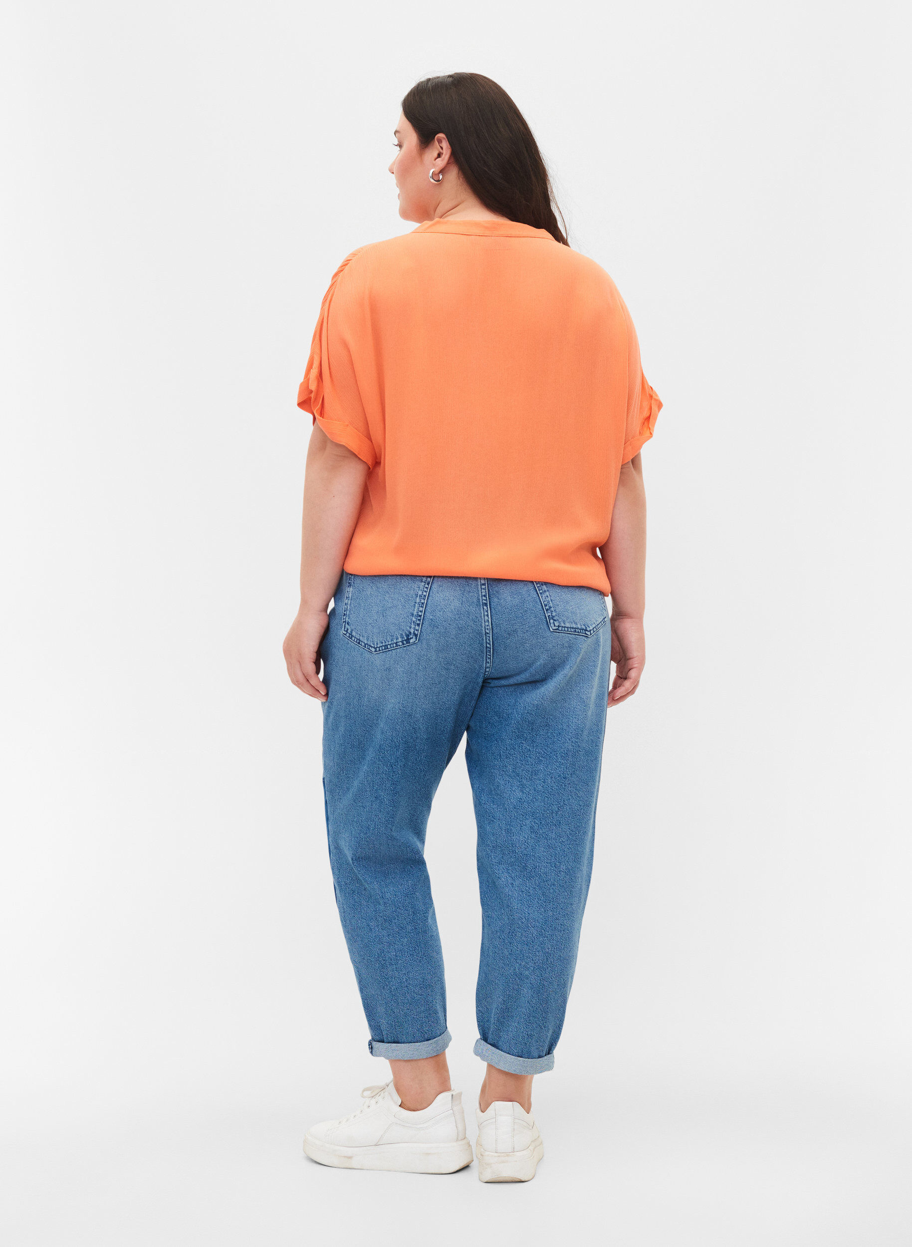 Zizzi Mille mom-fit jeans with colour-blocking, Blue Denim Comb, Model image number 1