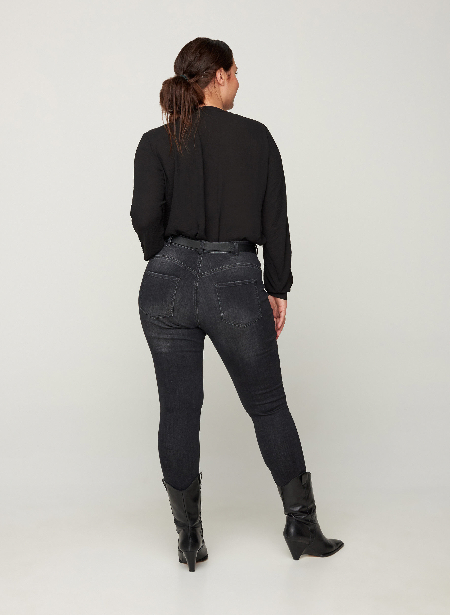 Zizzi Amy jeans, Grey Denim, Model image number 0