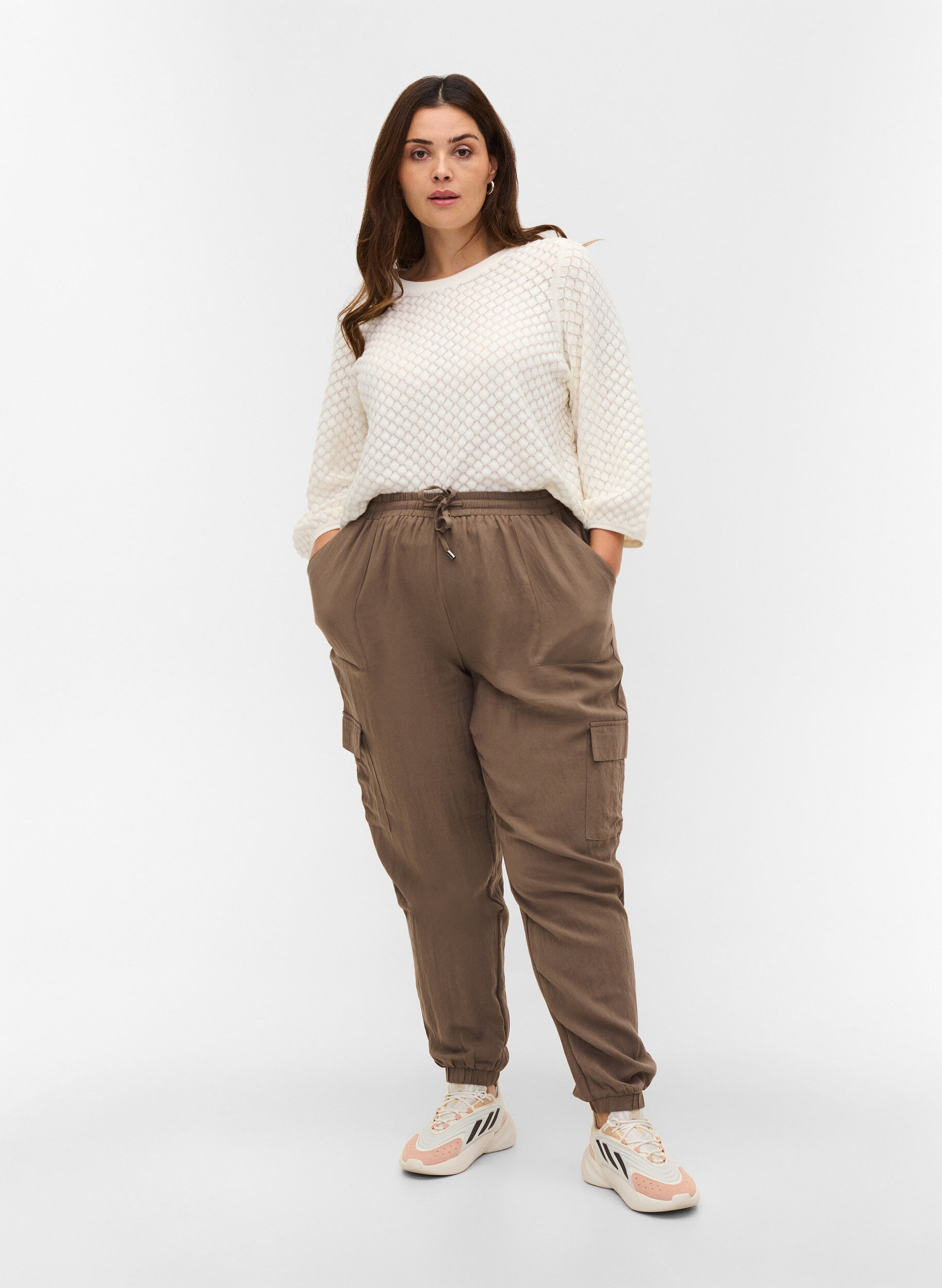 Zizzi Loose viscose trousers with large pockets, Falcon, Model image number 0