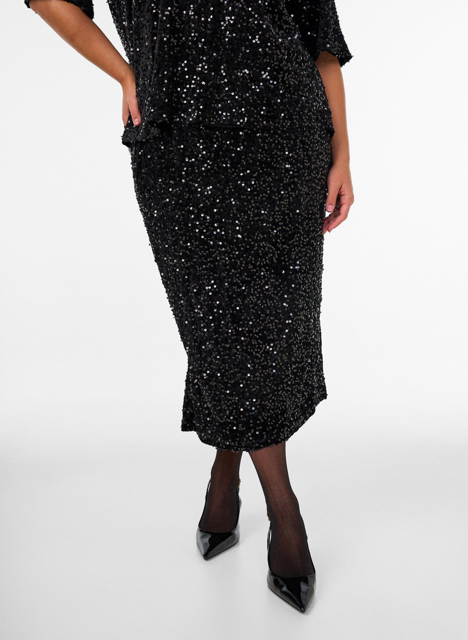 ZizziSp&oacute;dnica midi z cekinami i rozcieciami, Czarne, Model image number 2