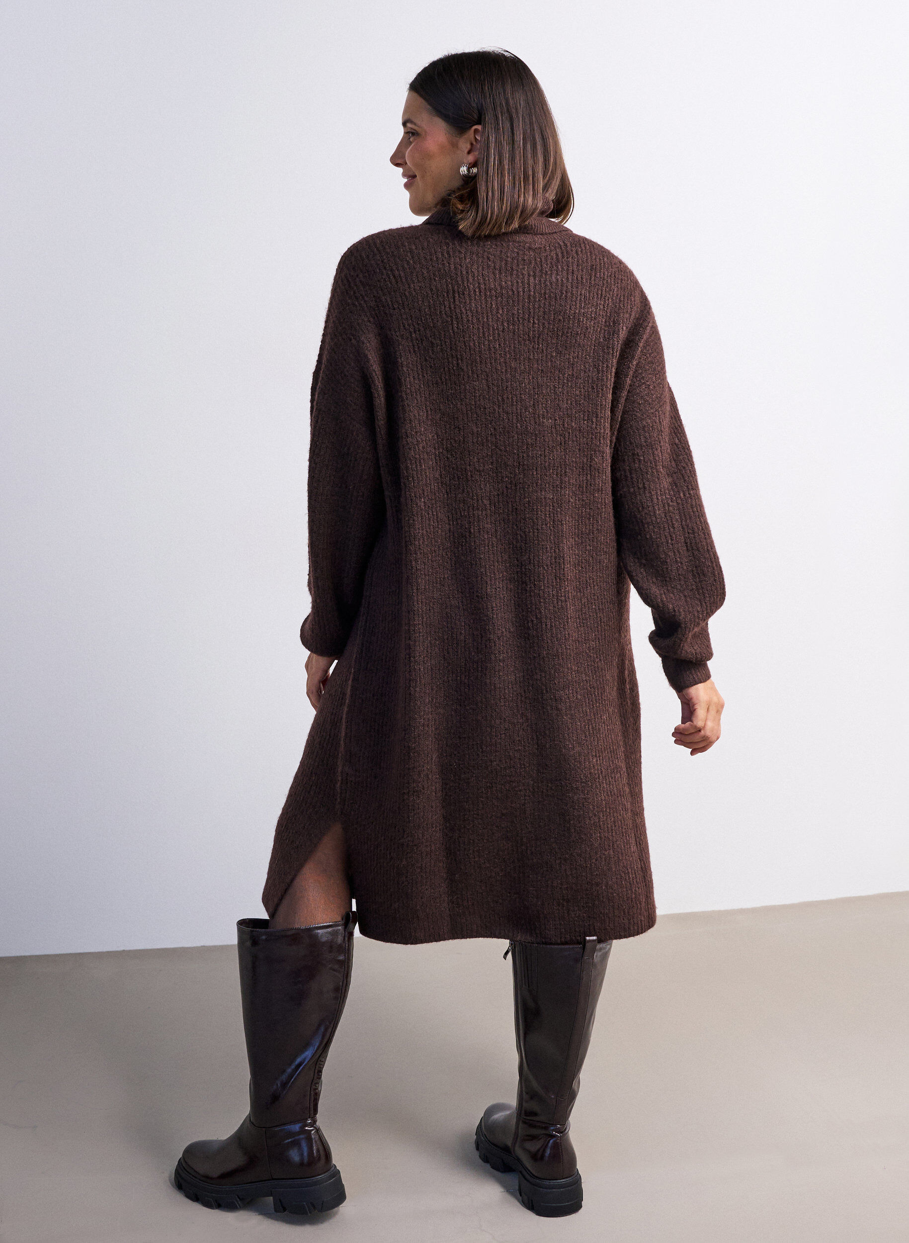 ZizziDzianinowa sukienka z golfem, Brązowy, Model image number 2