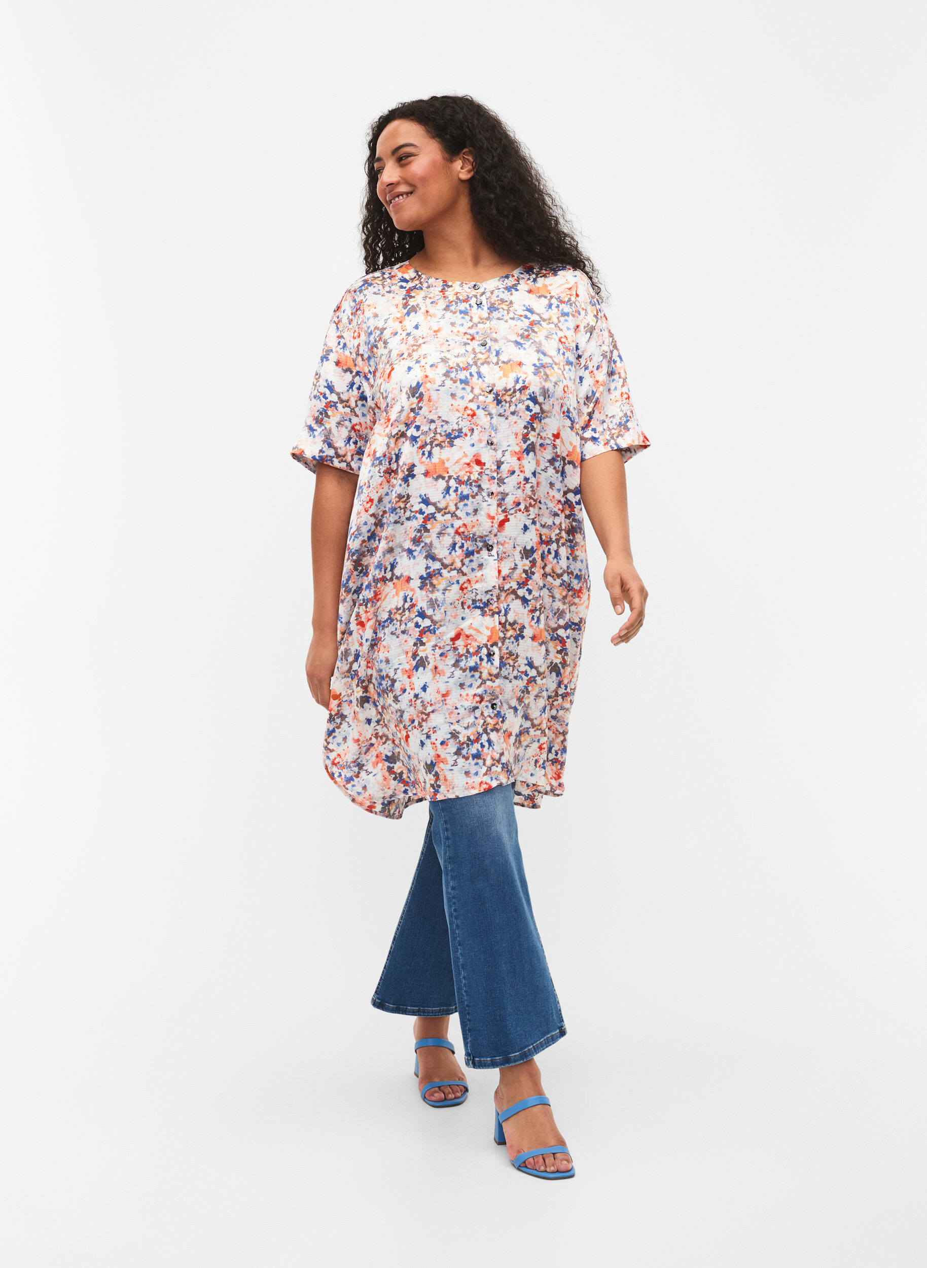 Zizzi Wzorzysta sukienka koszulowa z zapieciem na guziki, B.White graphic AOP, Model image number 2