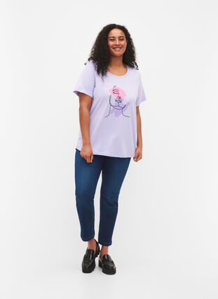 Bawelniana koszulka z okraglym dekoltem i nadrukiem, Lavender FACE, Model image number 2