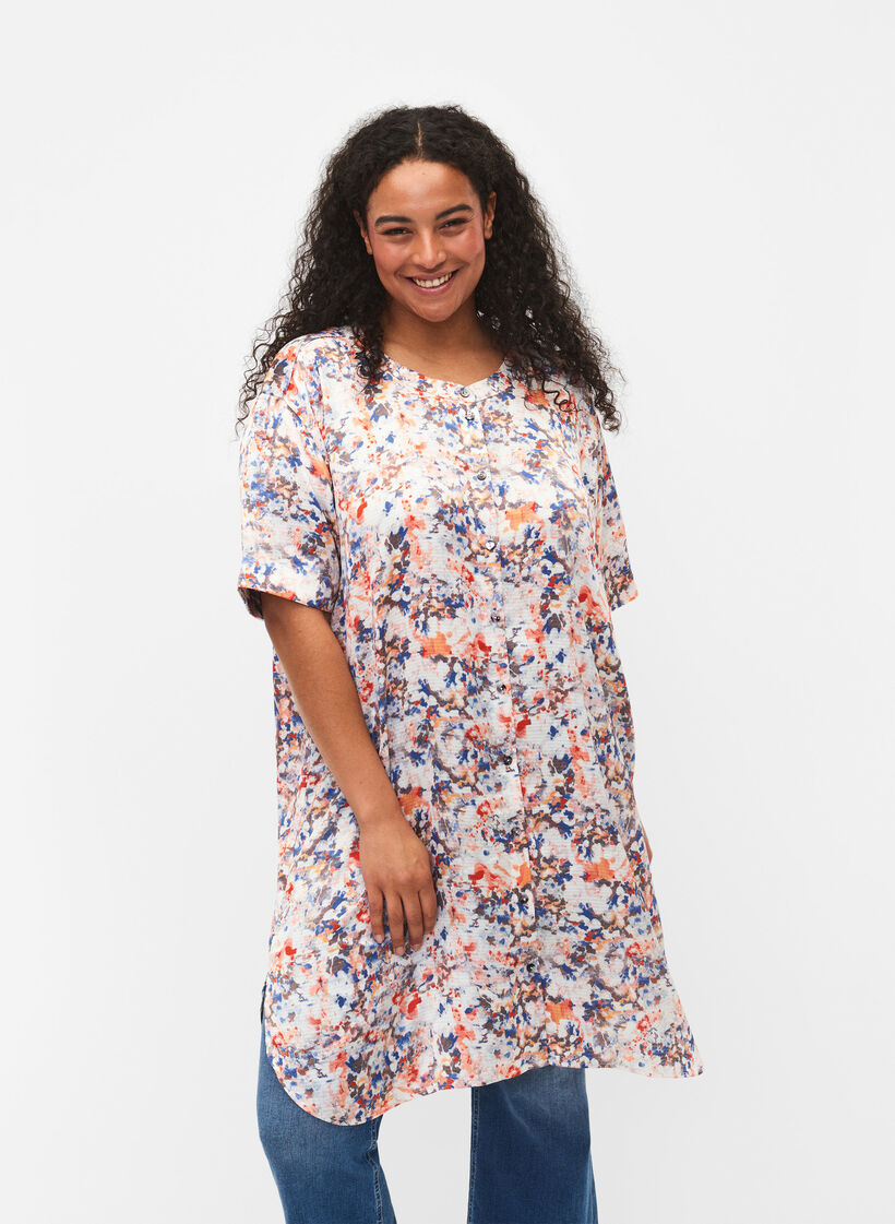 Wzorzysta sukienka koszulowa z zapieciem na guziki, B.White graphic AOP, Model image number 0