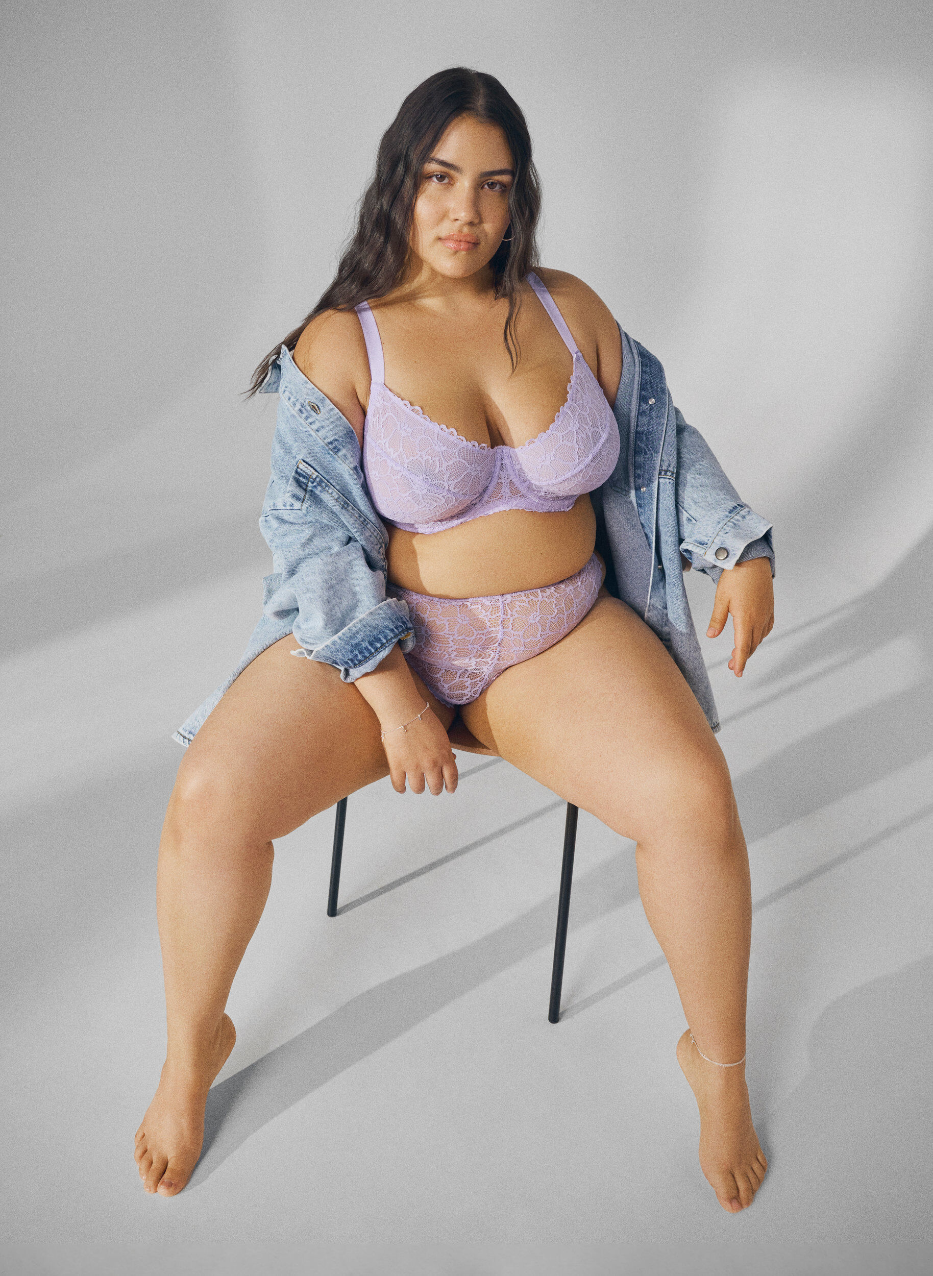 Zizzi Koronkowe stringi z regulowana talia ze wzorem w kwiaty, Fioletowy, Image image number 0