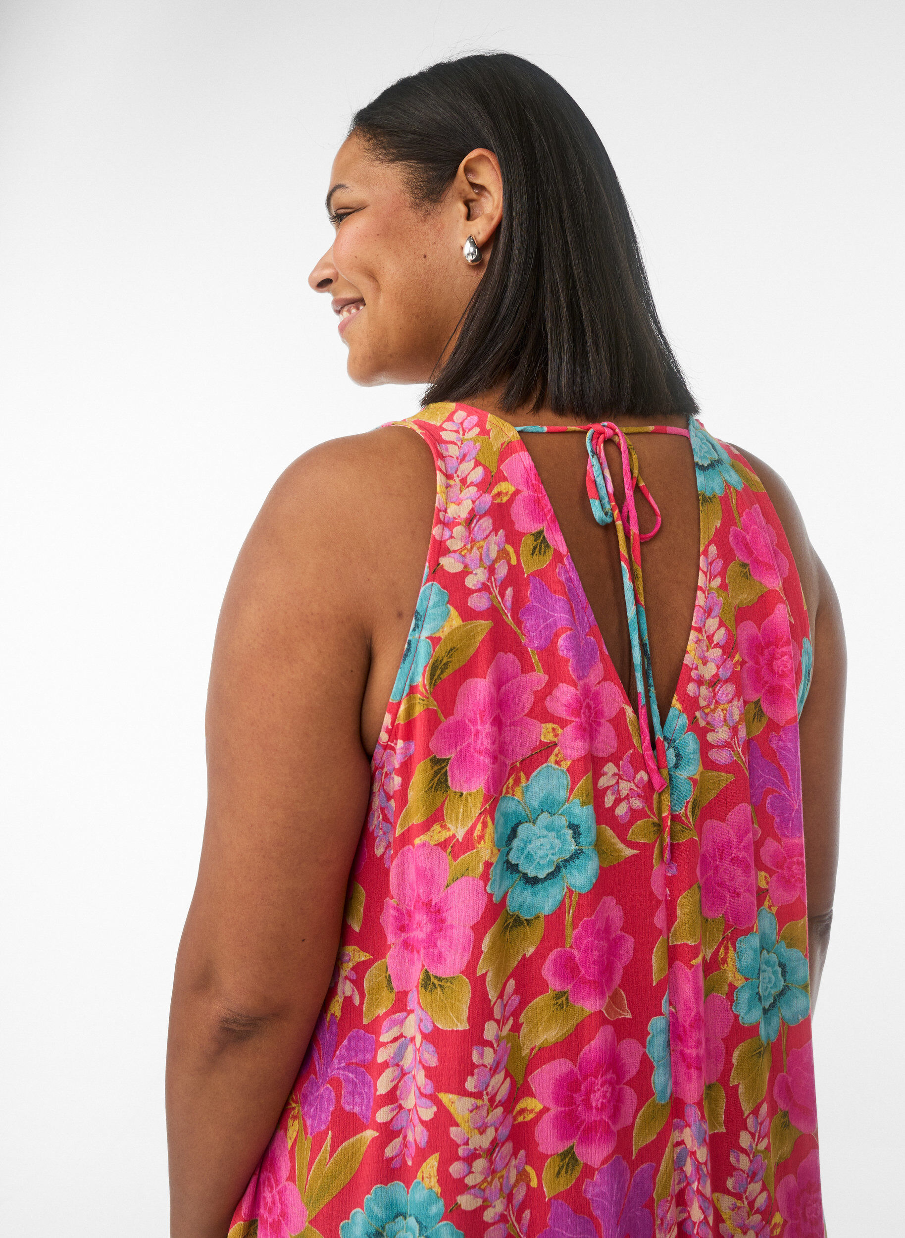 Zizzi Maxi sukienka bez rekaw&oacute;w w ksztalcie litery A z dekoltem w ksztalcie litery V, Czerwony, Model image number 2