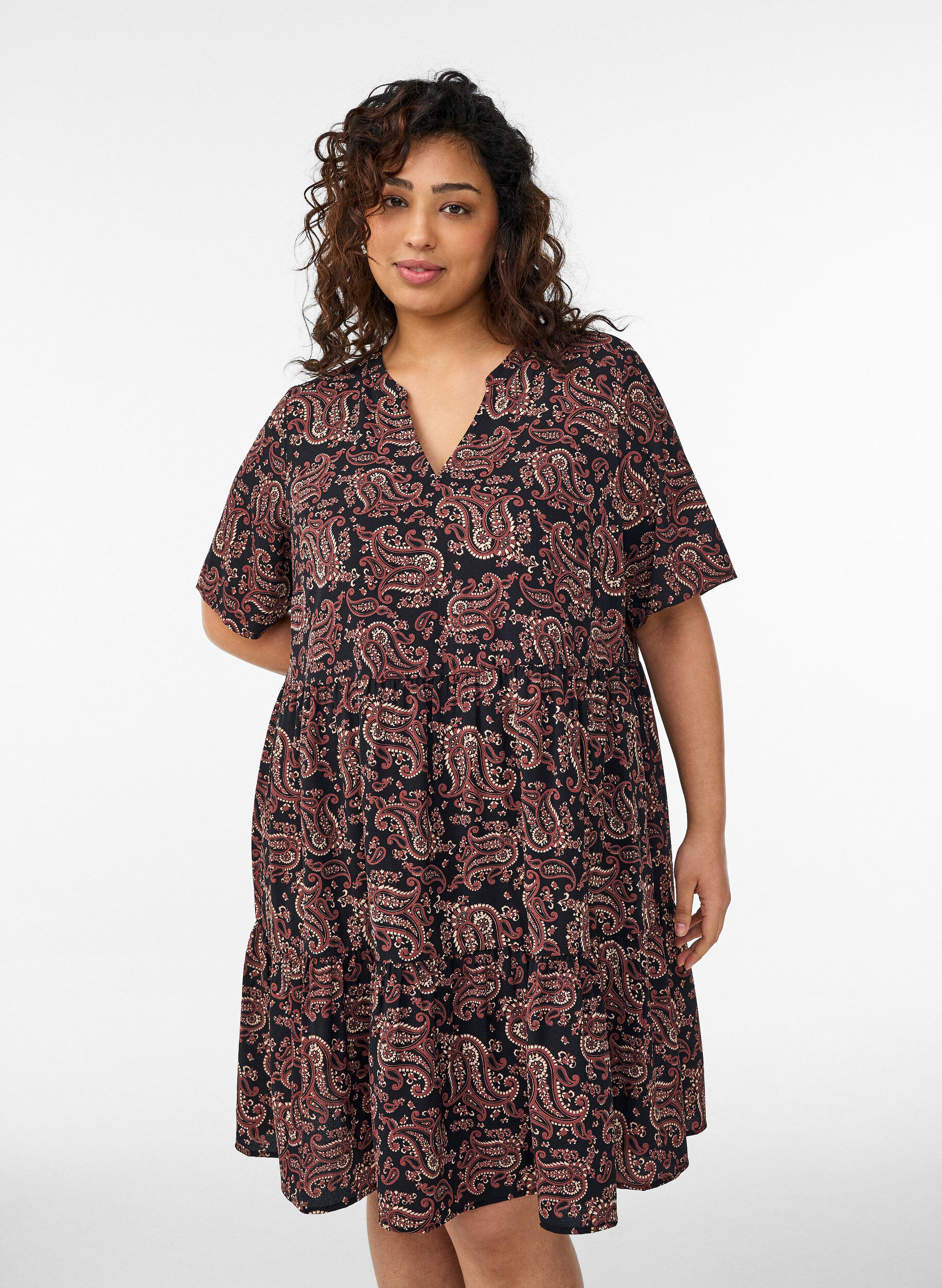 Rozszerzana, odcinana sukienka z&nbsp;kr&oacute;tkim rekawem, Czarne, Model