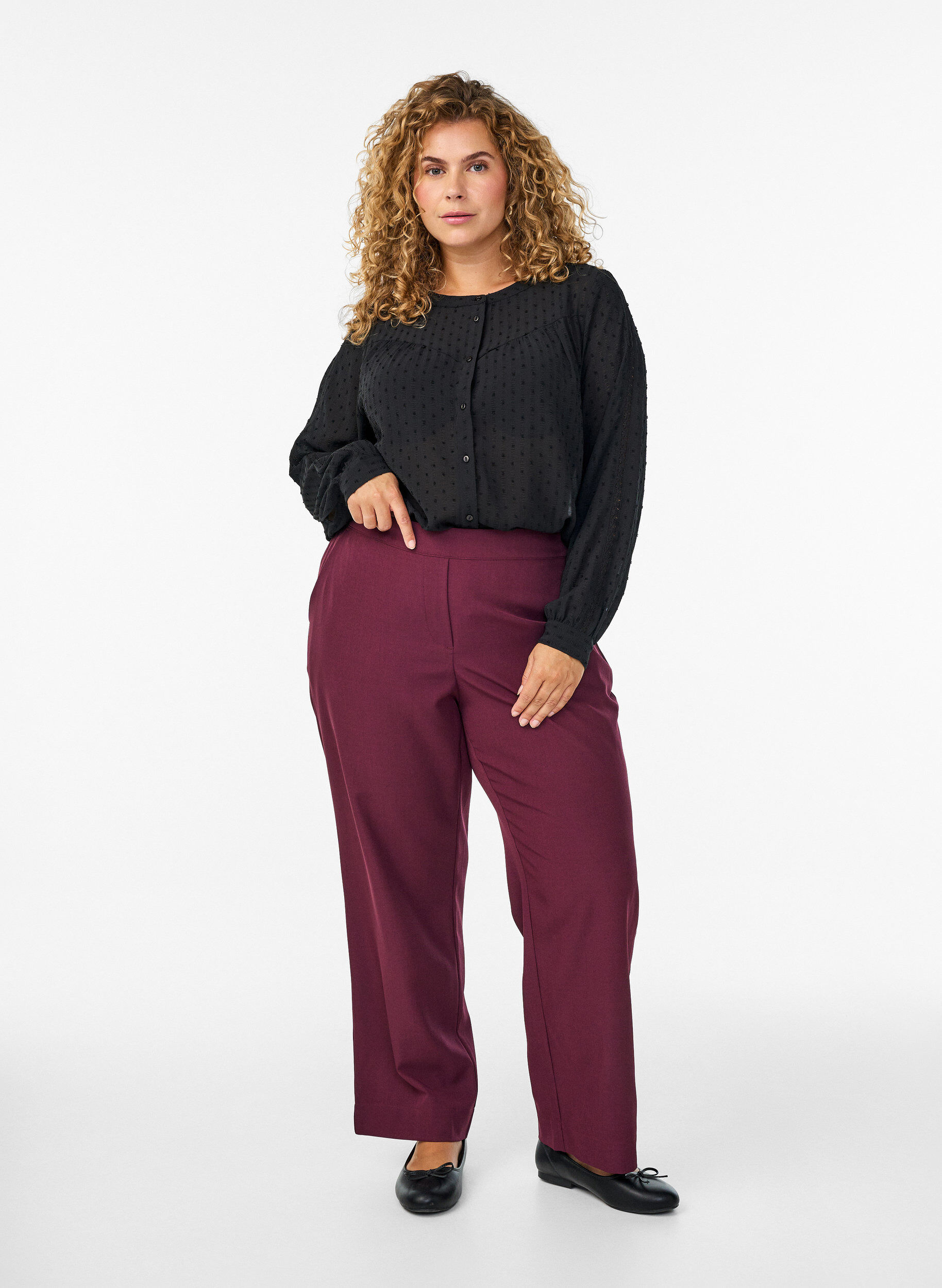 Zizzi Koszula z teksturowanym wzorem w kropki i haftowanymi detalami, Czarne, Model image number 1