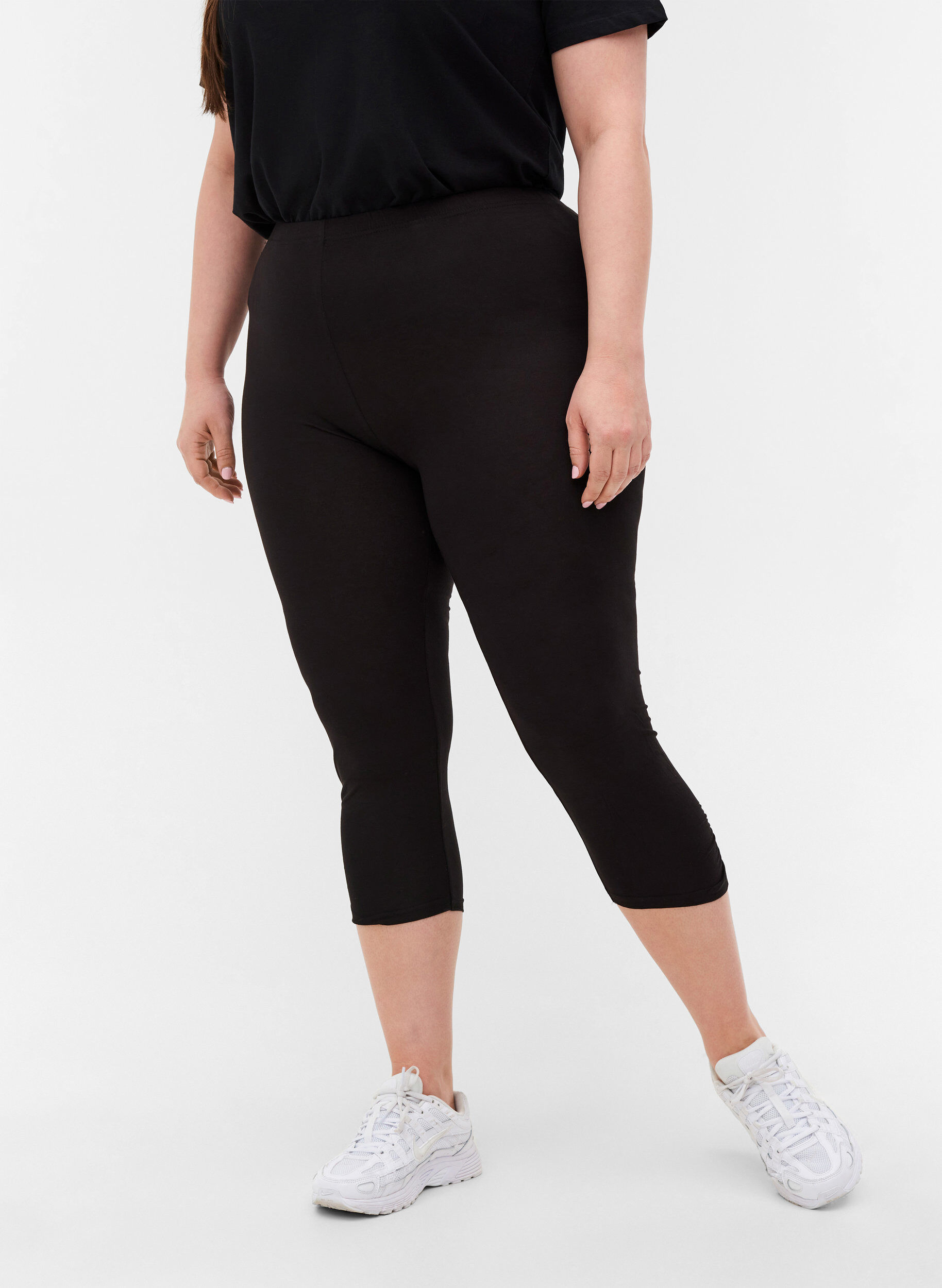 Zizzi Podstawowe legginsy 3/4 z marszczeniem, Black, Model image number 2