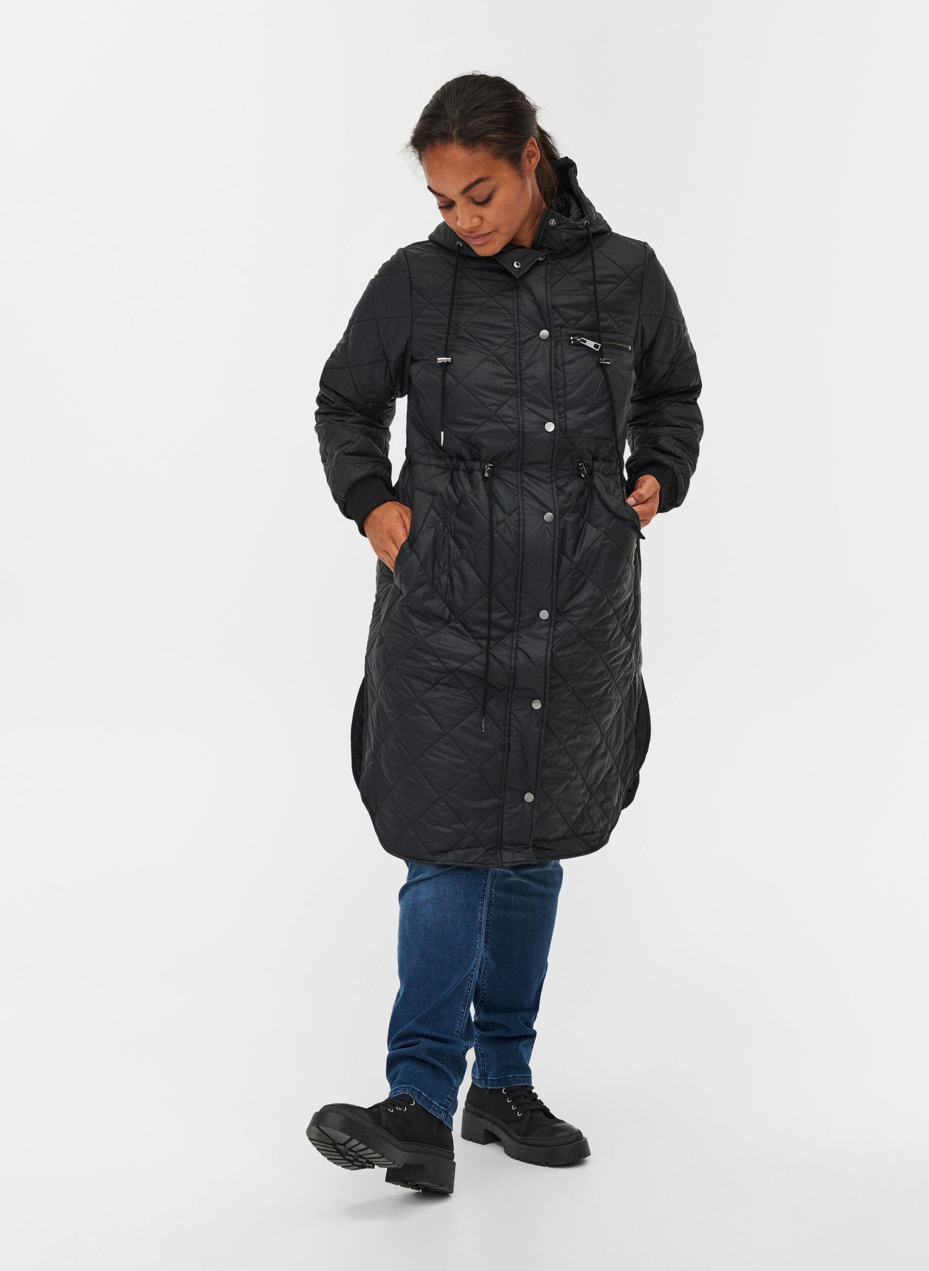 Zizzi Quilted lightweight jacket with hood, Black, Model image number 3