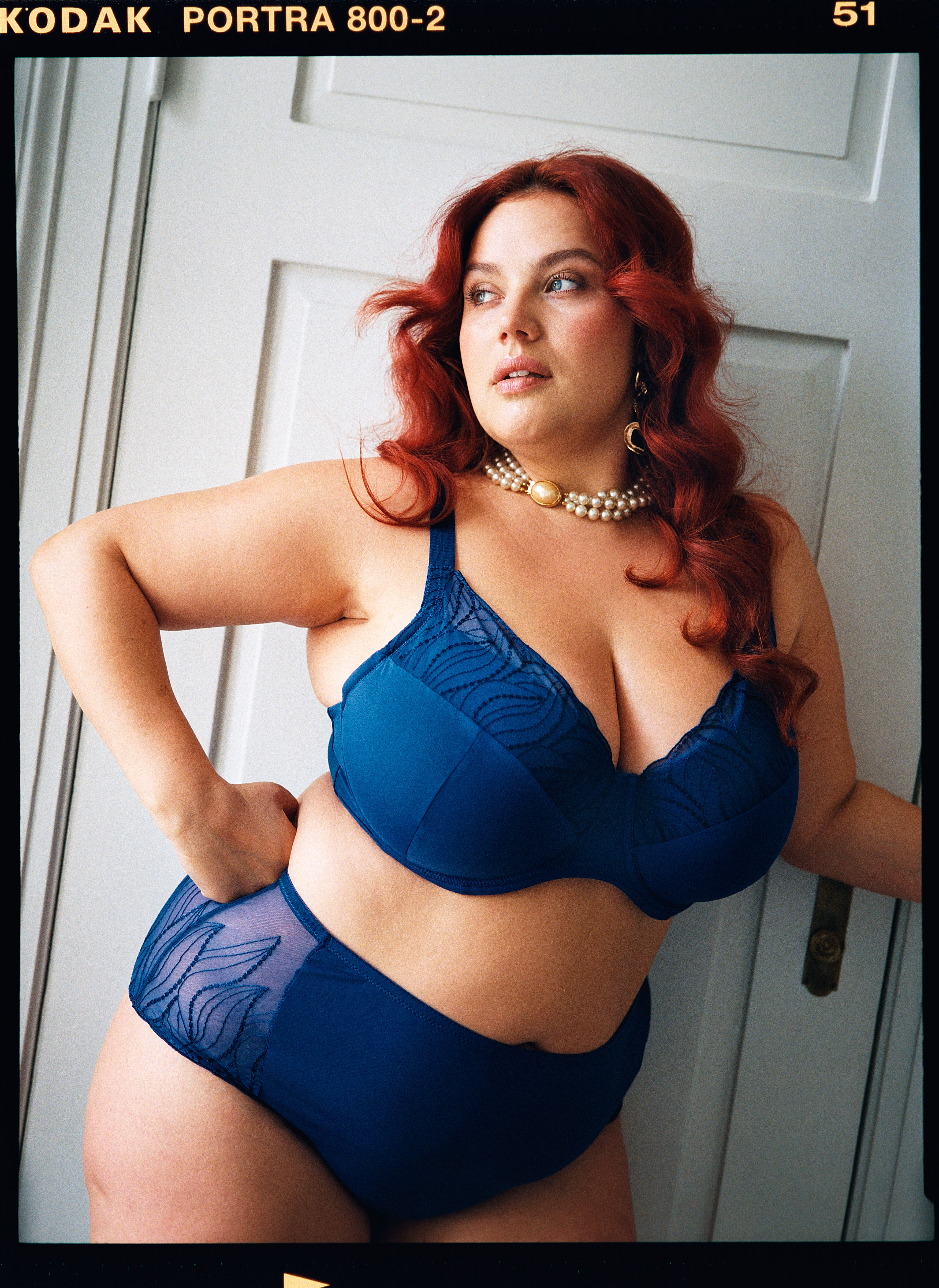 Zestaw w niebieskim kolorze z pięknymi detalami  , , Model