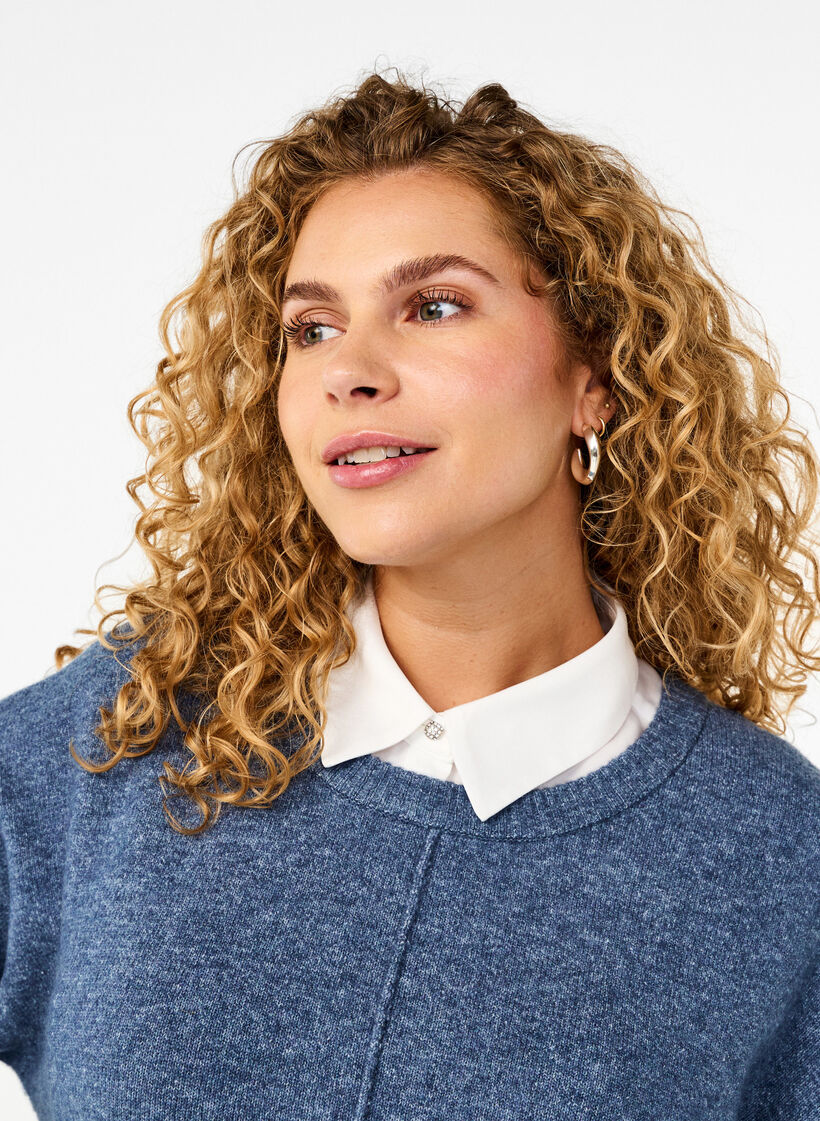 Luzny kolnierzyk z blyszczacymi guzikami, White, Model image number 0