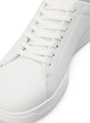 Skórzane buty sportowe o szerokim kroju, White, Packshot image number 2