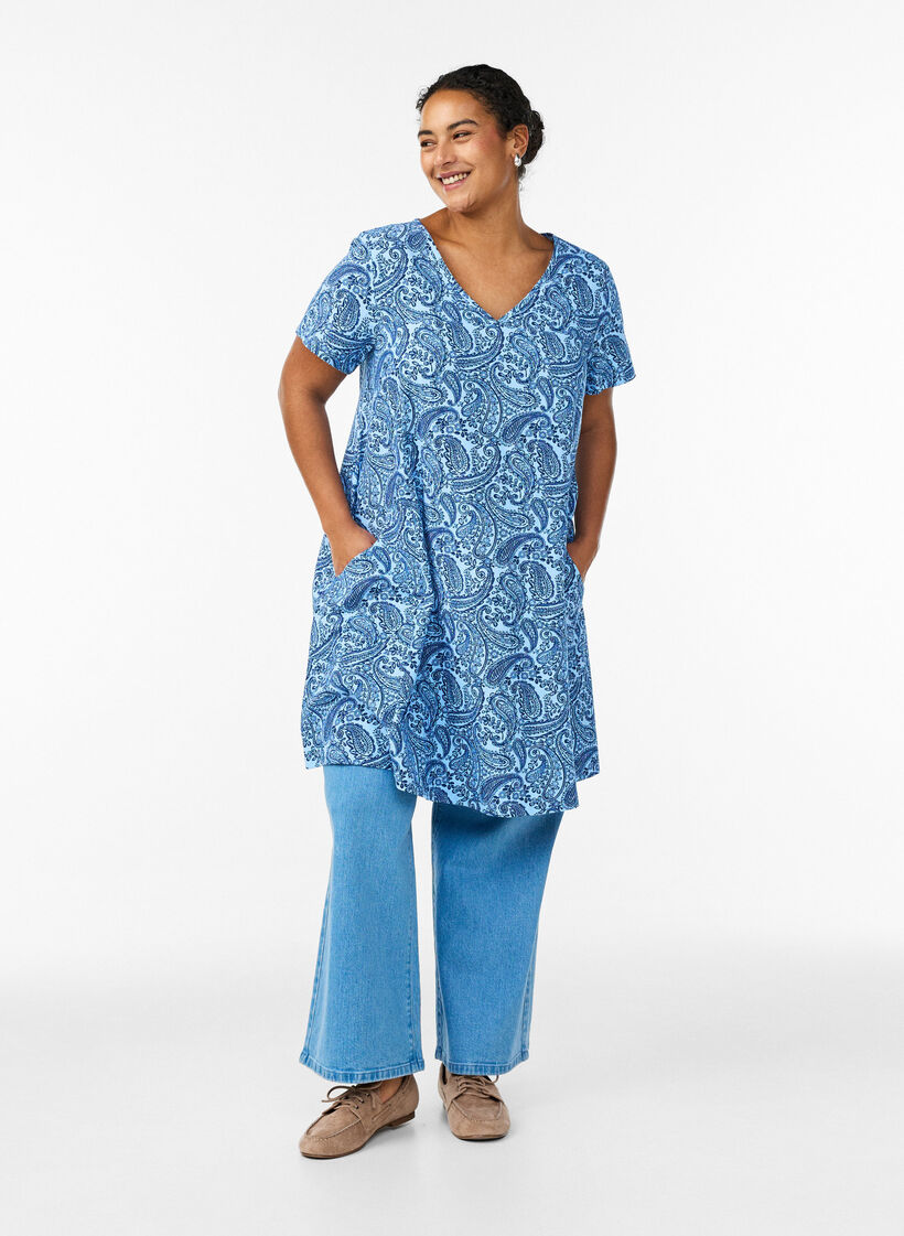 Kr&oacute;tka sukienka o kroju trapezowym z wzorem paisley, Niebieskie, Model image number 1