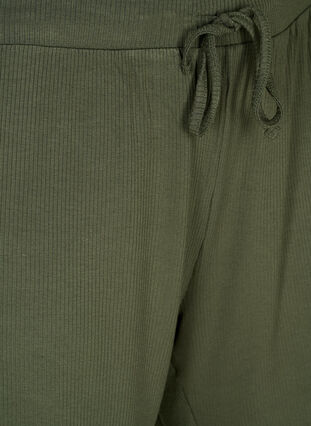 Luzne wiskozowe szorty z prazkowanym sciagaczem, Thyme, Packshot image number 2