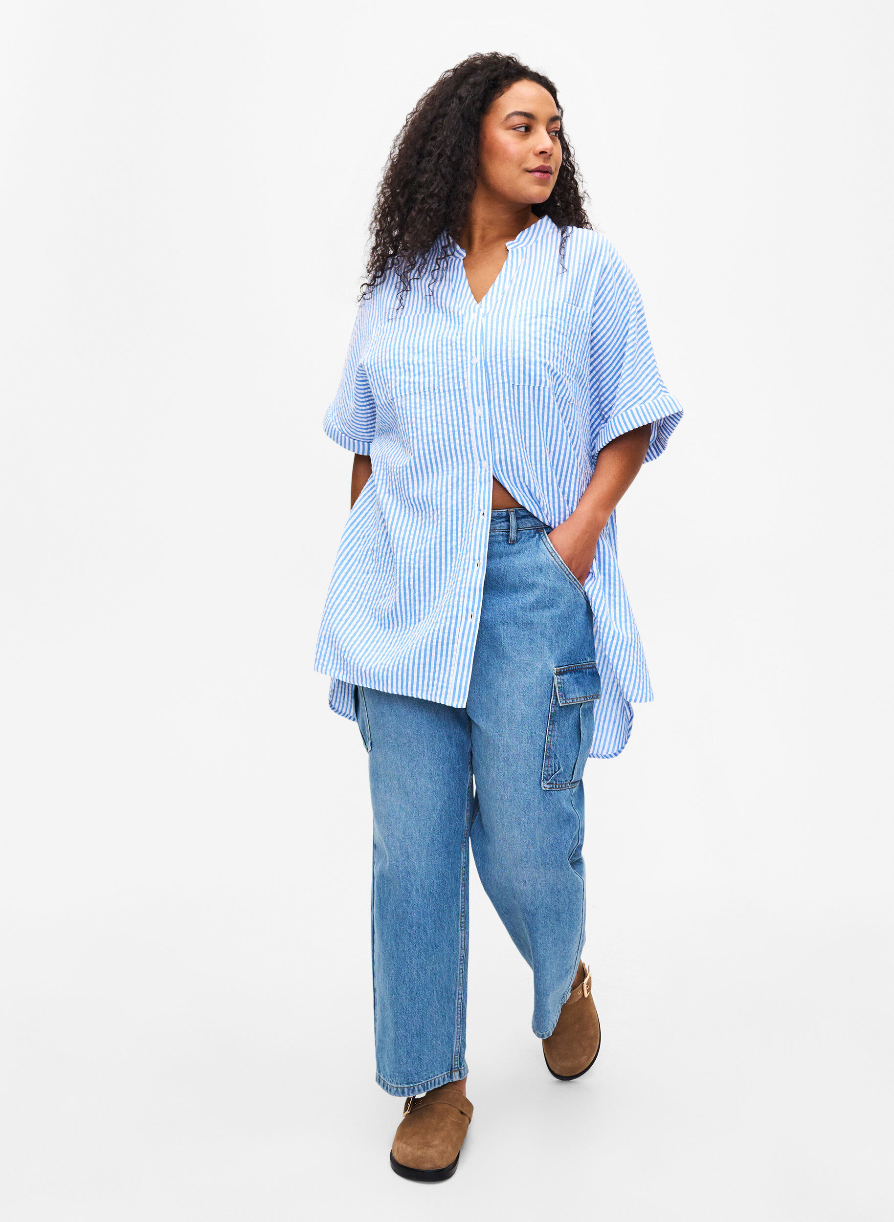 Zizzi Koszula w paski z kieszeniami na piersi, Light Blue Stripe , Model image number 2