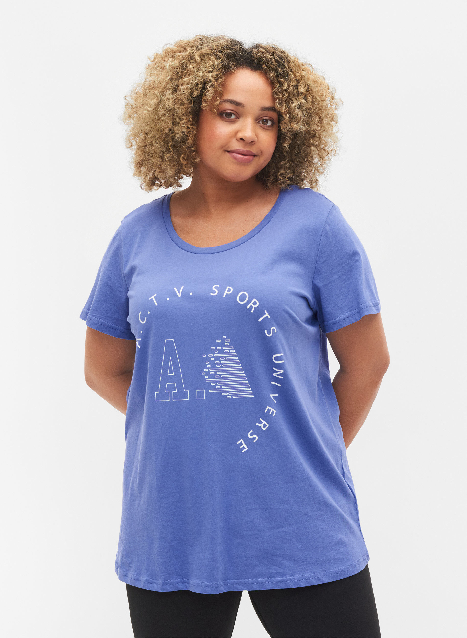 Zizzi Sportowa koszulka z nadrukiem, Very Peri A.C.T.V, Model image number 0