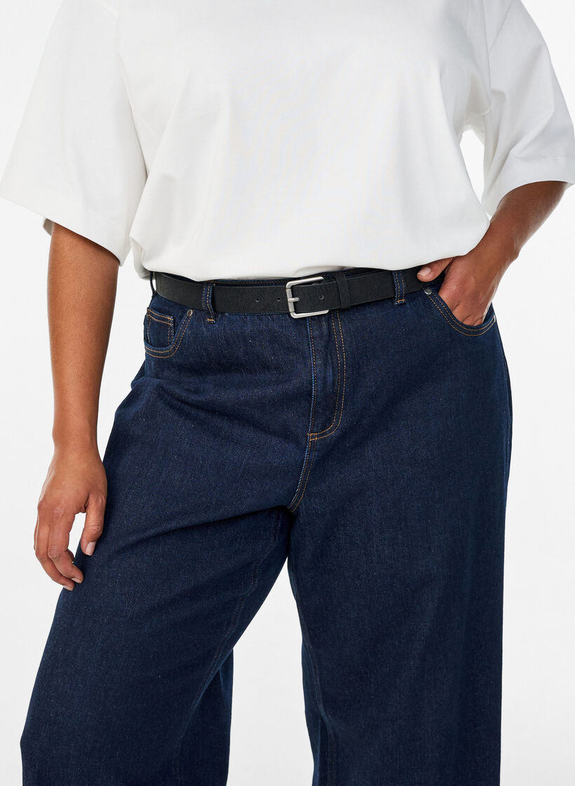 Pas wykonany z mieszanki sk&oacute;rzanej z klasyczna klamra, Czarne, Model image number 0