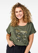 T-shirt z nadrukiem zwierzecia i tekstem, Thyme W. Wild, Model image number 0