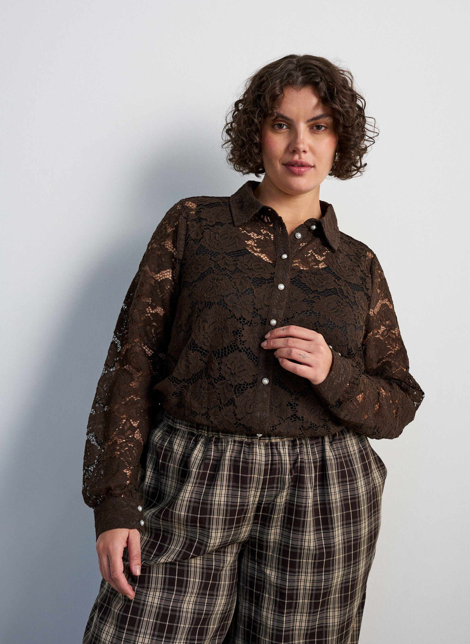 ZizziKoronkowa koszula z perlowymi guzikami, Brązowy, Model image number 0